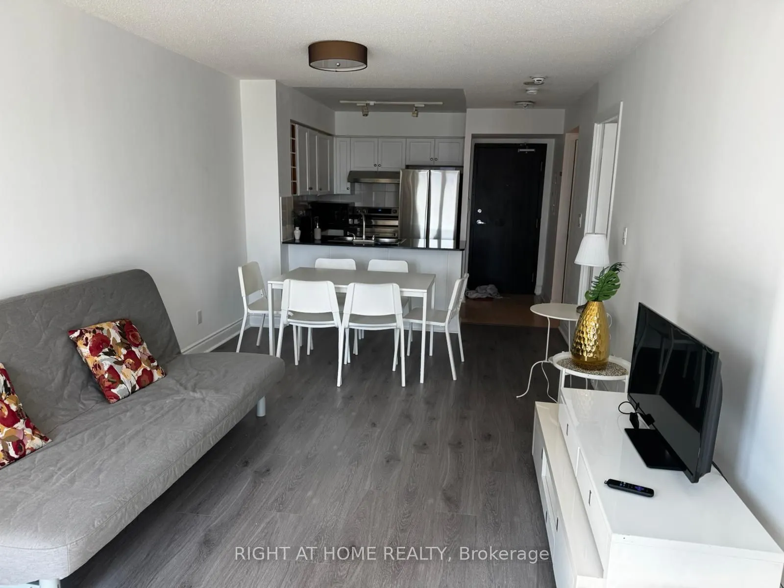 210 Victoria Street, #3605