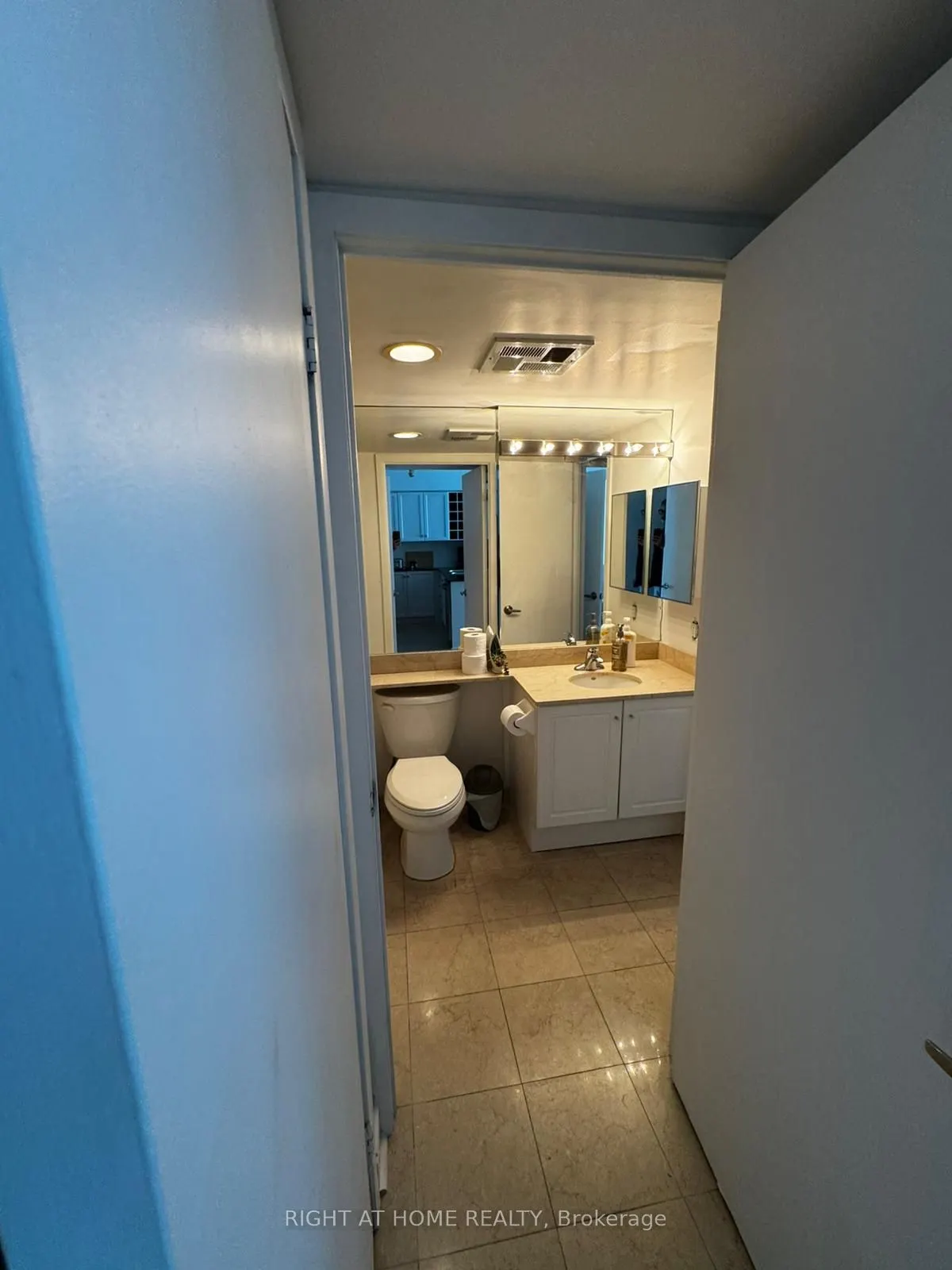 210 Victoria Street, #3605