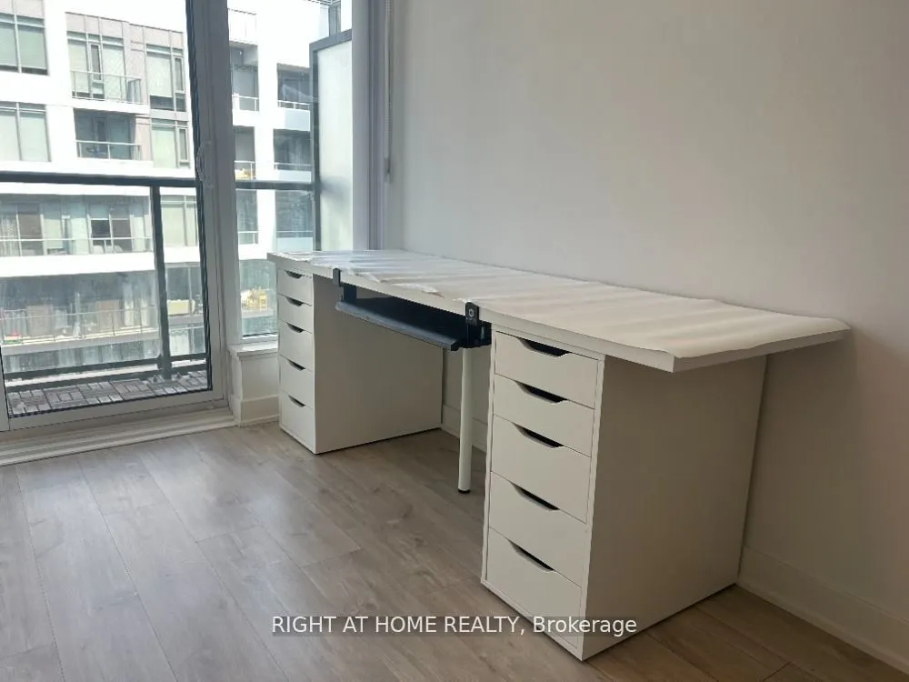 27 Bathurst Street, #1715W