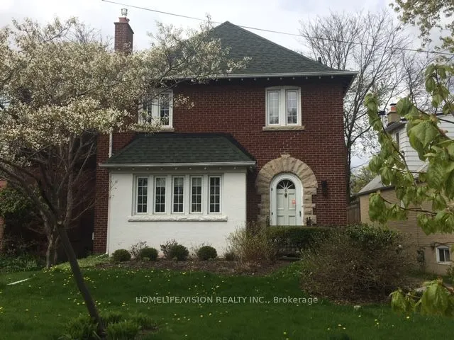 6 Douglas Crescent N