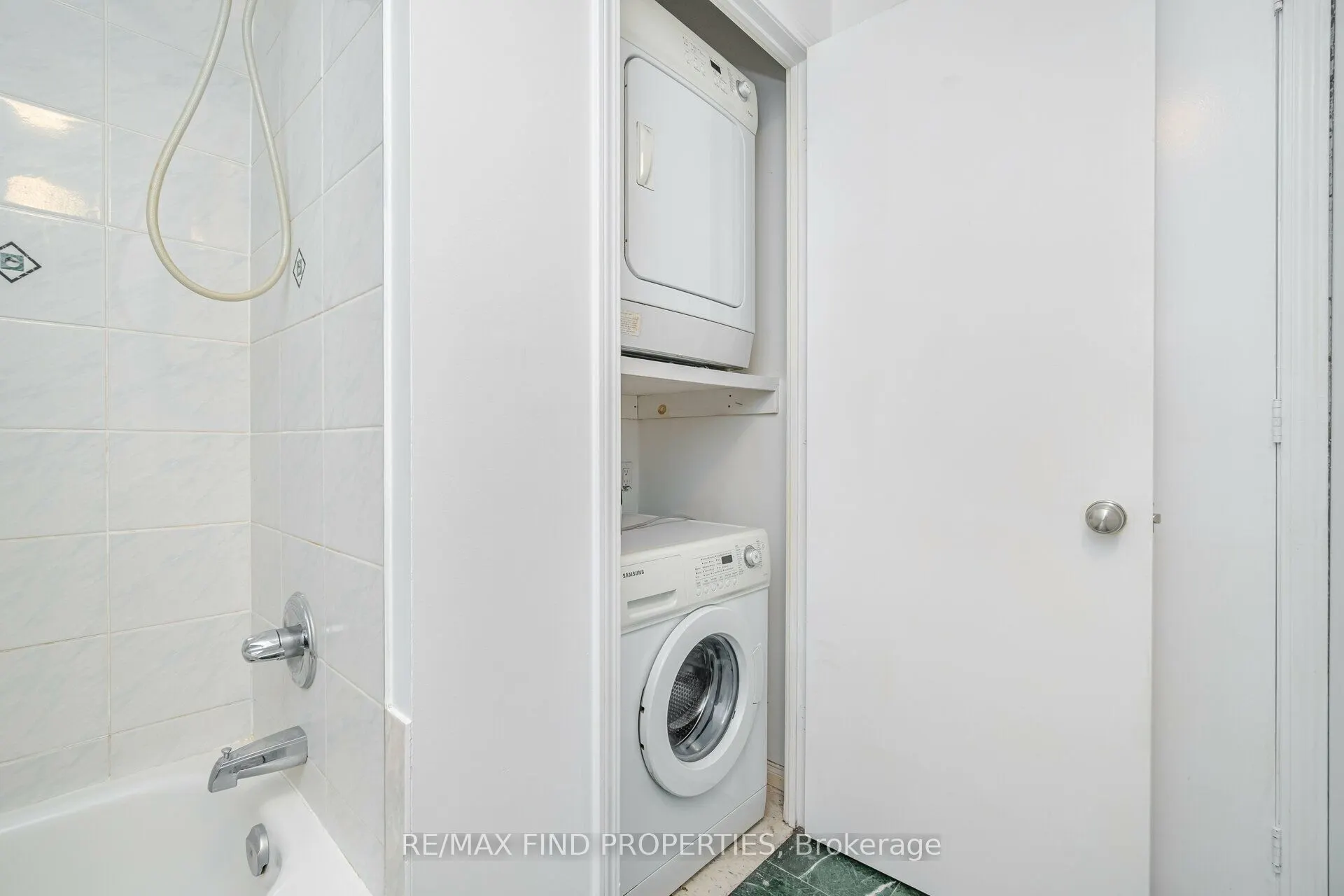 7 King Street E, #1415