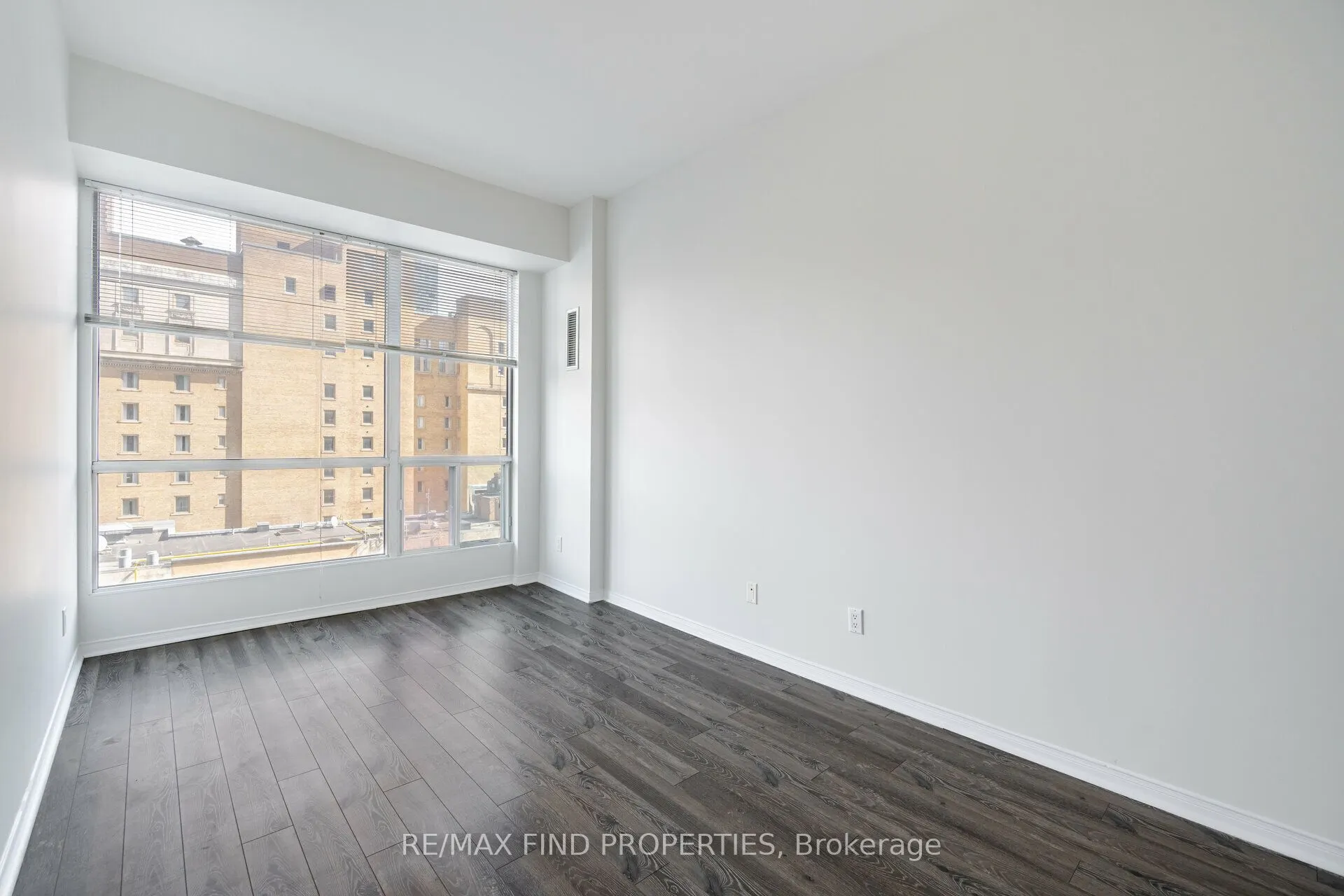 7 King Street E, #1415