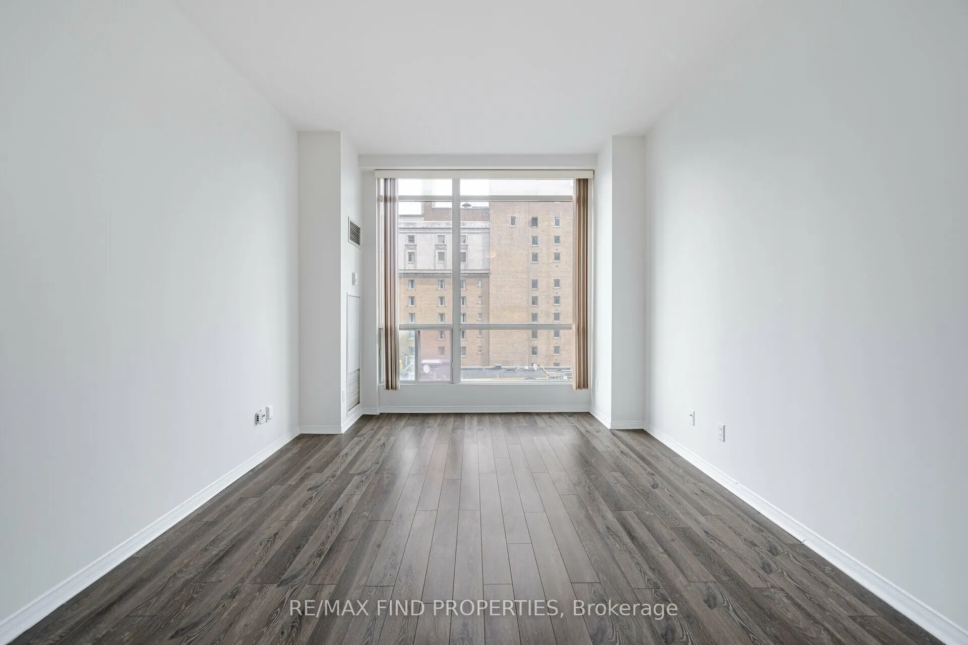 7 King Street E, #1415