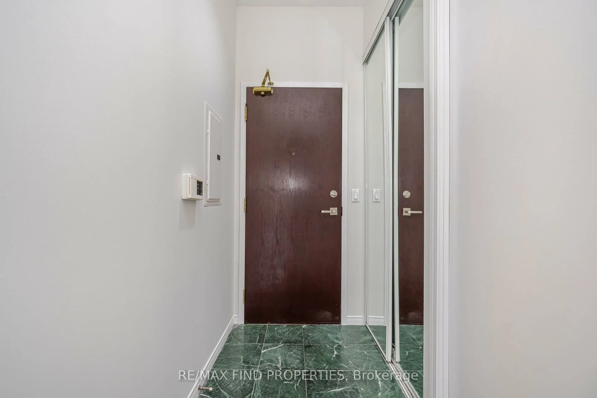 7 King Street E, #1415
