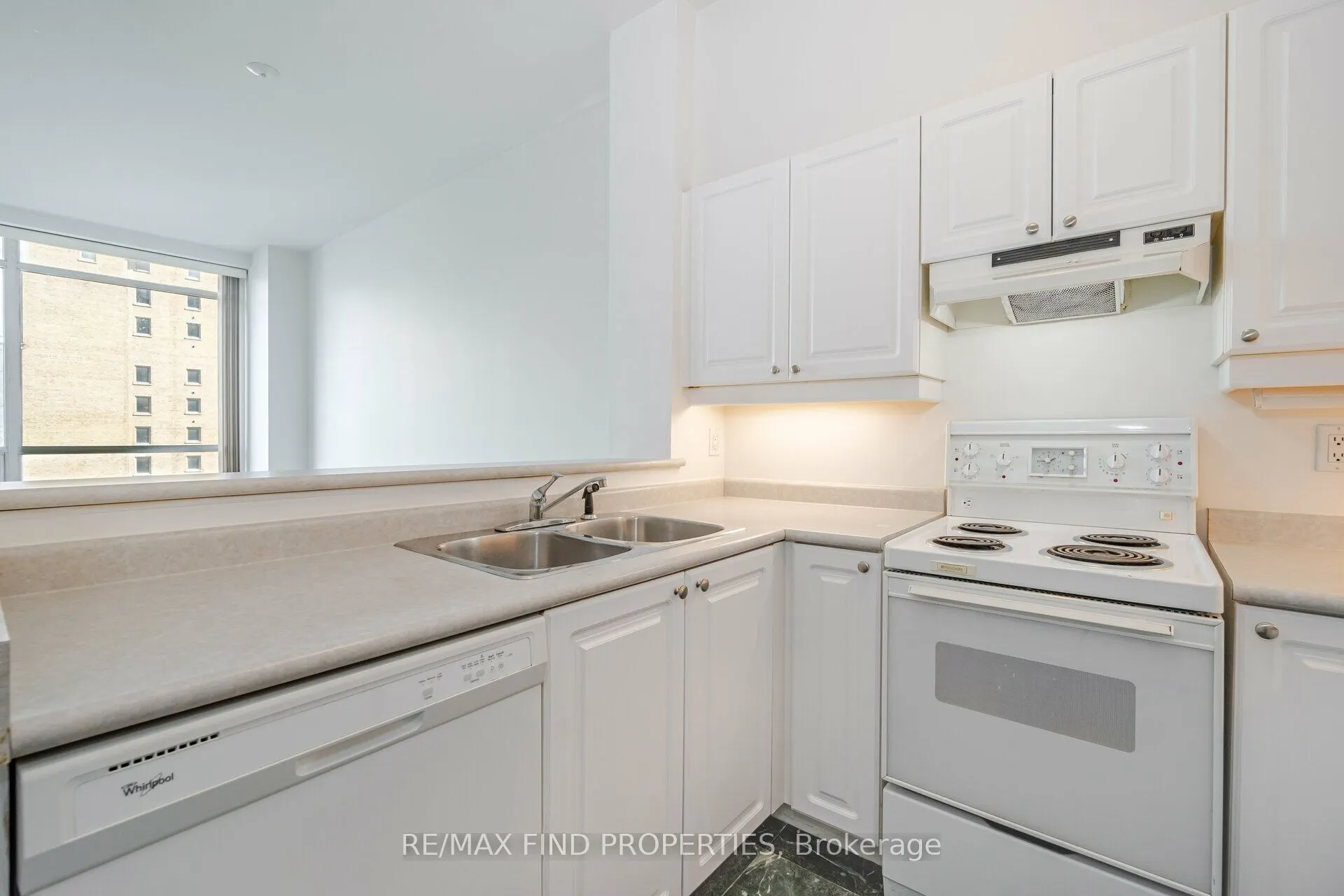 7 King Street E, #1415