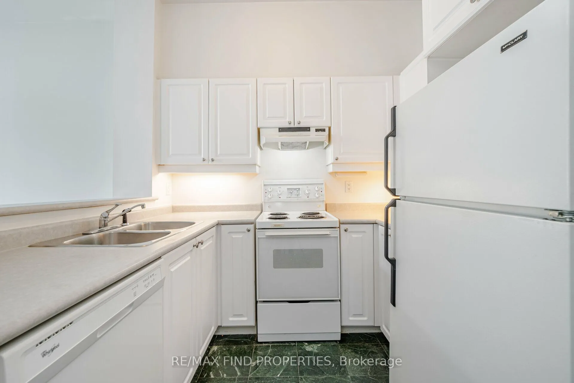 7 King Street E, #1415