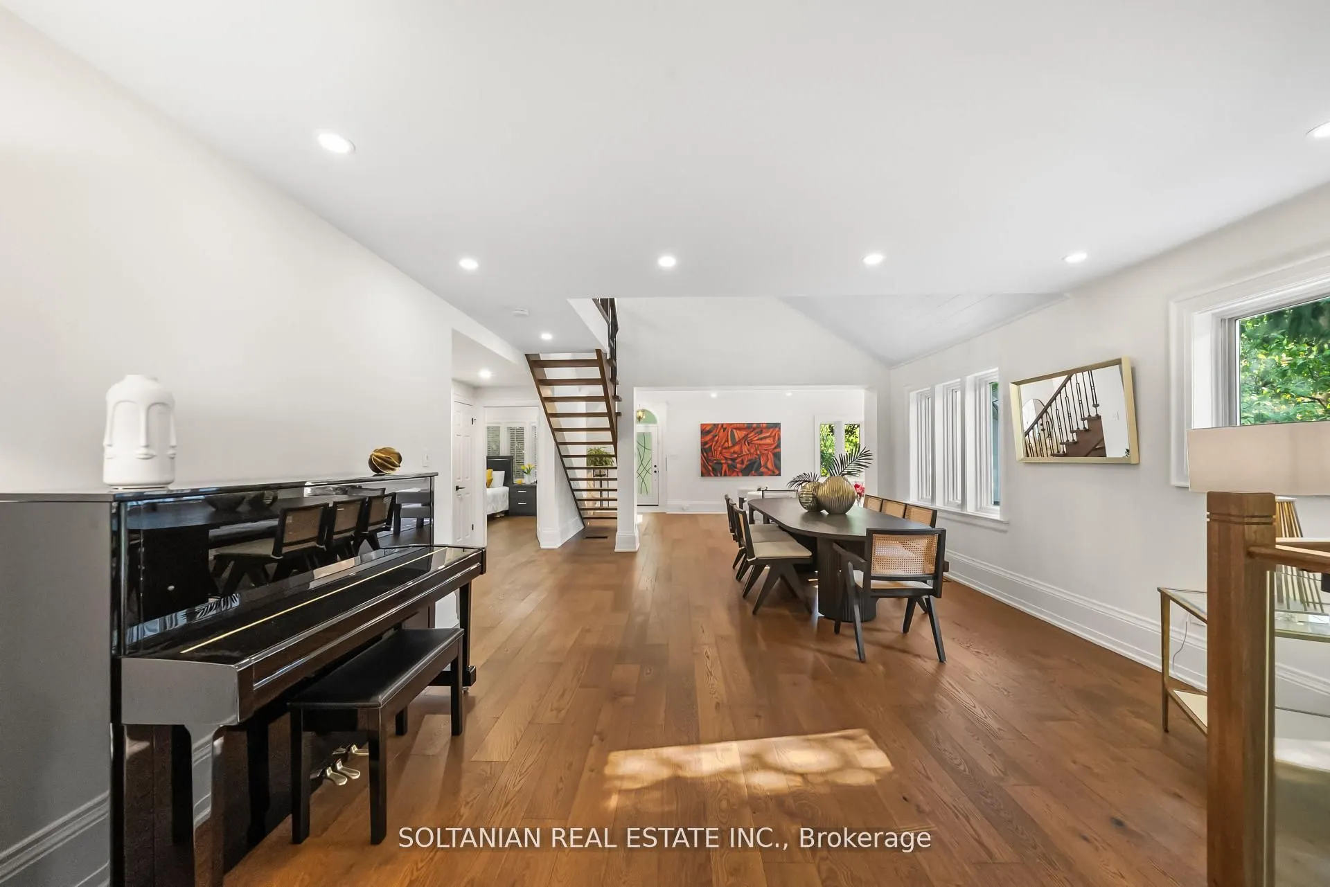 32 Beechwood Avenue