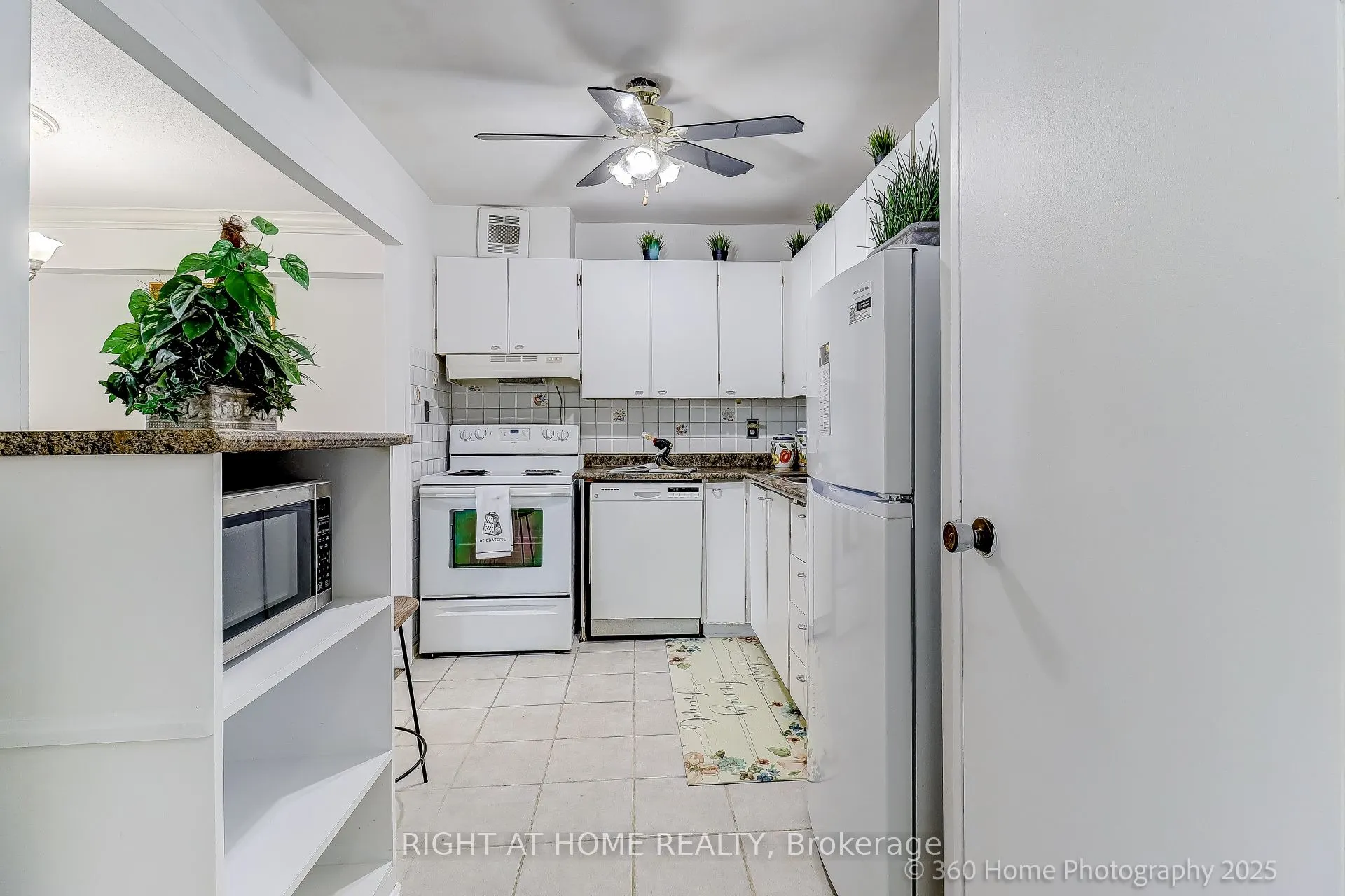 60 PAVANE LINK Way, #1709