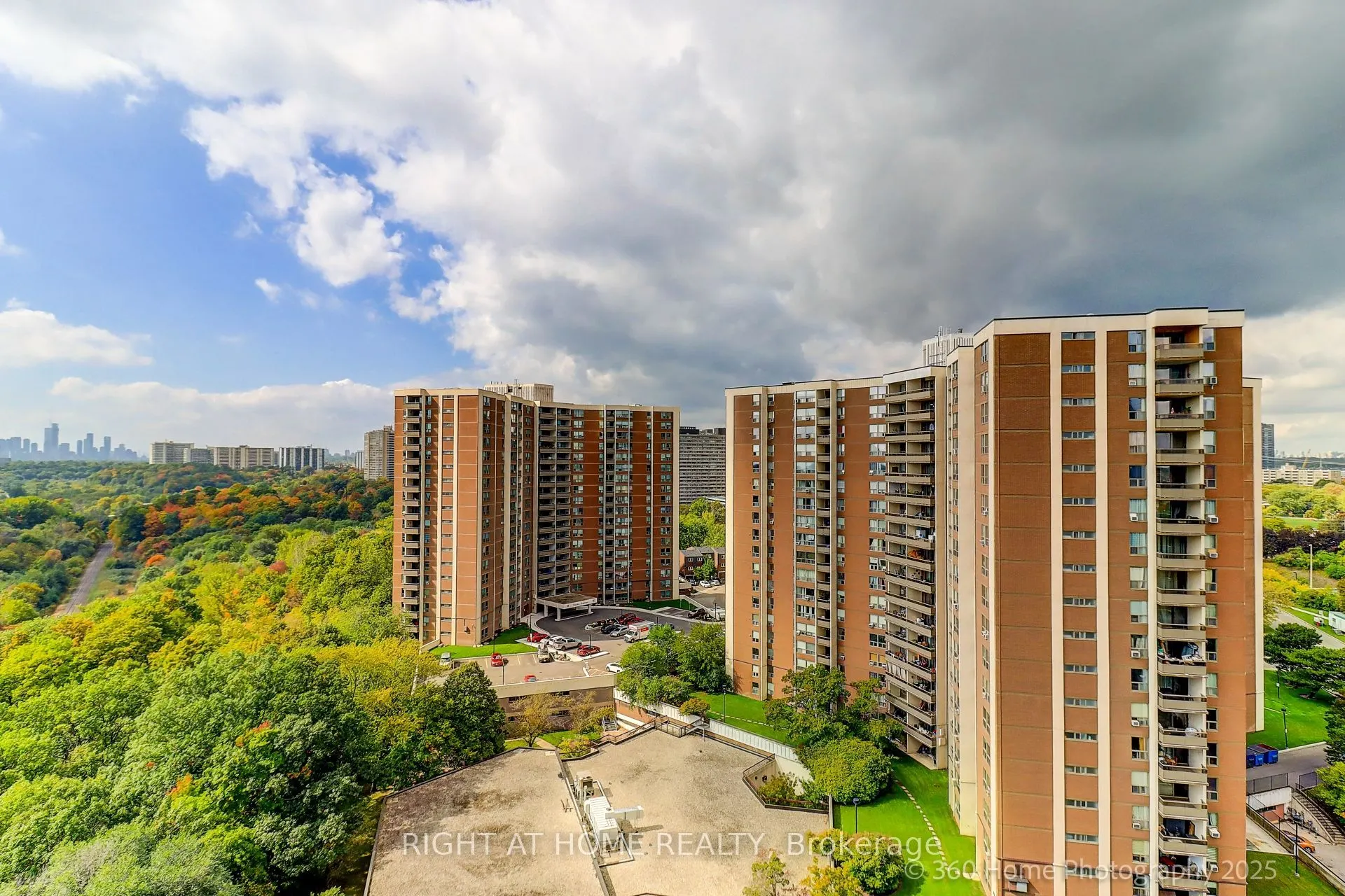 60 PAVANE LINK Way, #1709