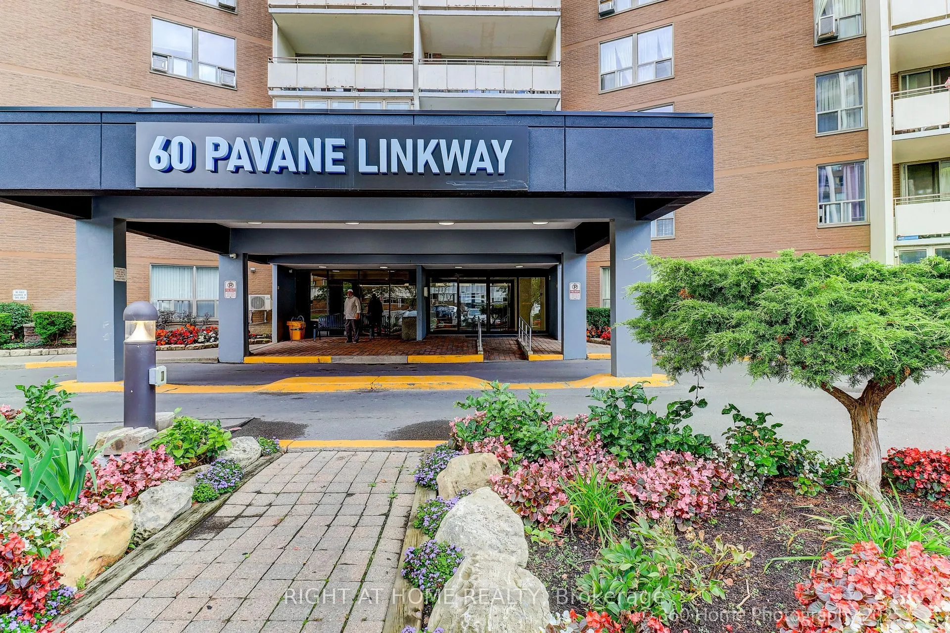 60 PAVANE LINK Way, #1709