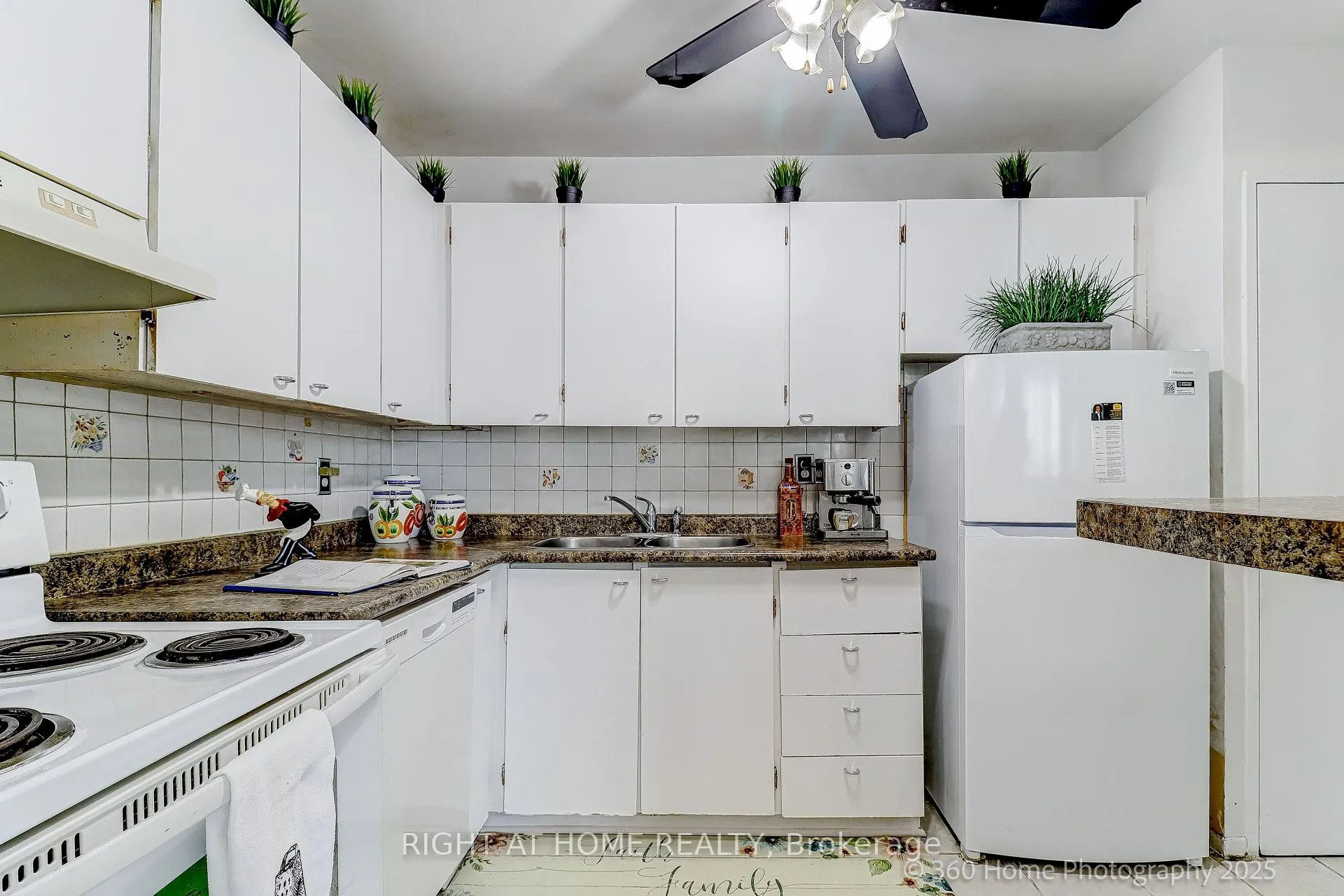 60 PAVANE LINK Way, #1709