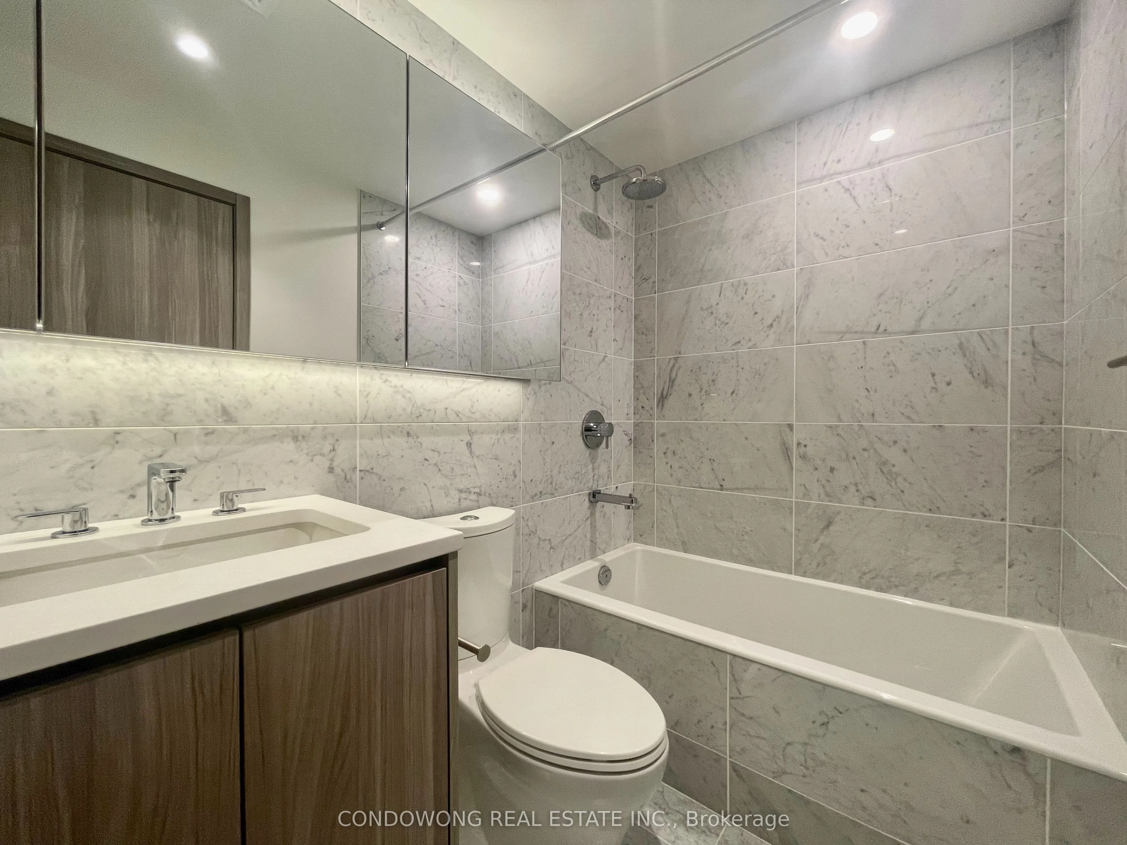 85 Mcmahon Drive, #1809