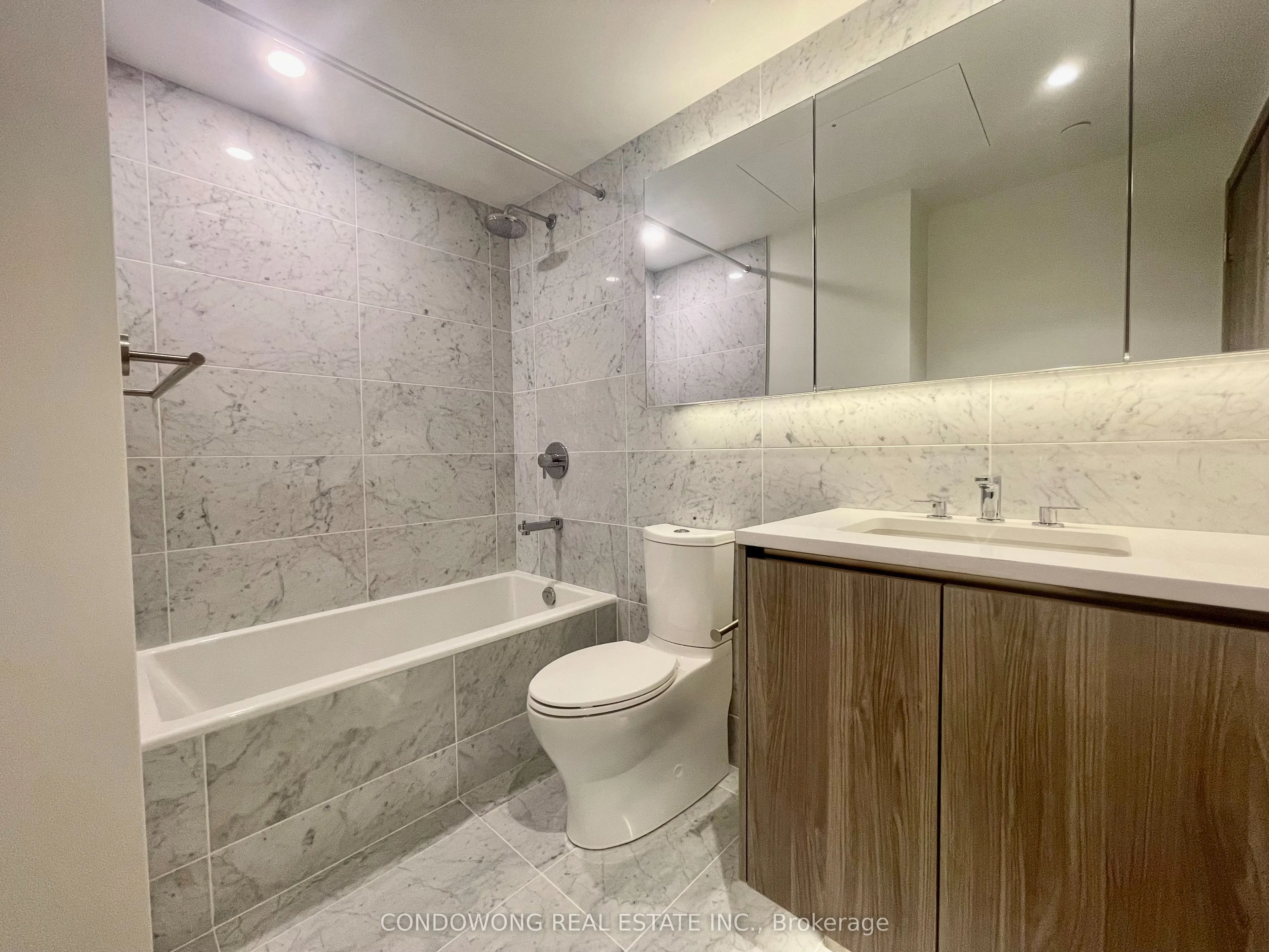 85 Mcmahon Drive, #1809