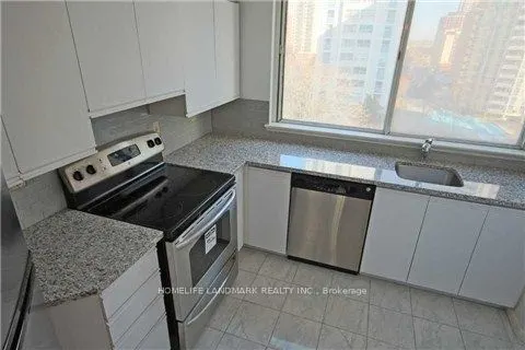 25 Maitland Street, #801