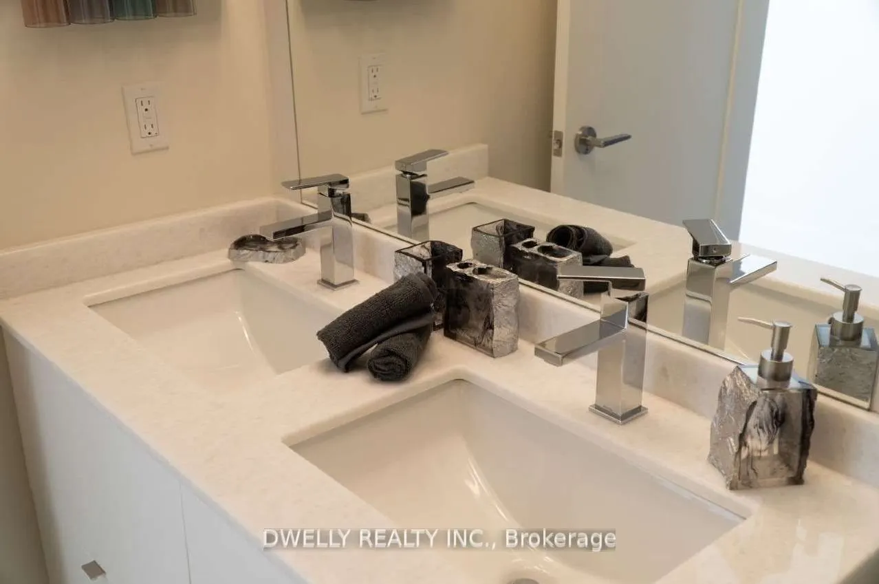 330 Richmond Street W, #2906