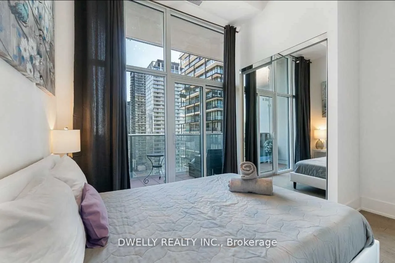330 Richmond Street W, #2906
