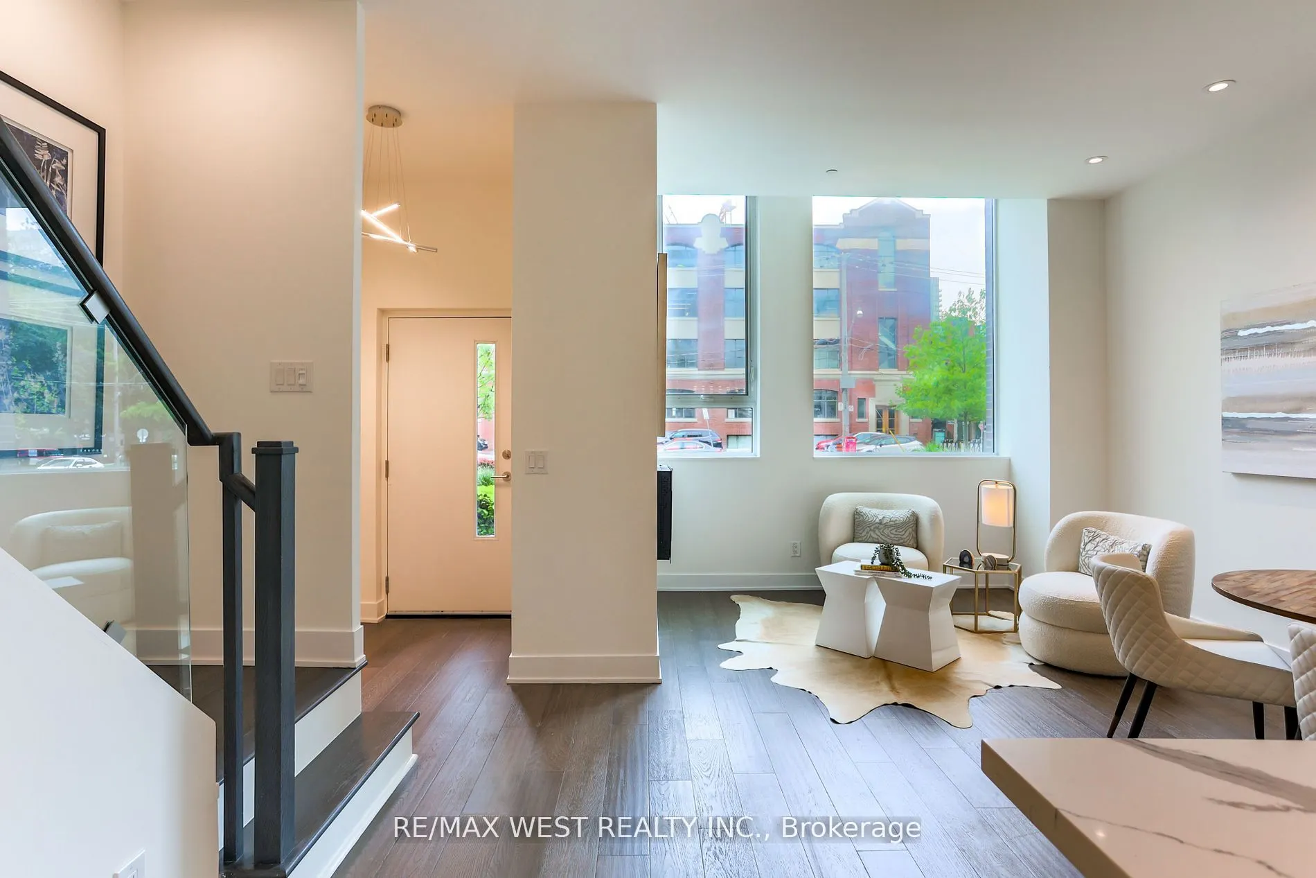 508 Wellington Street W, #TH02