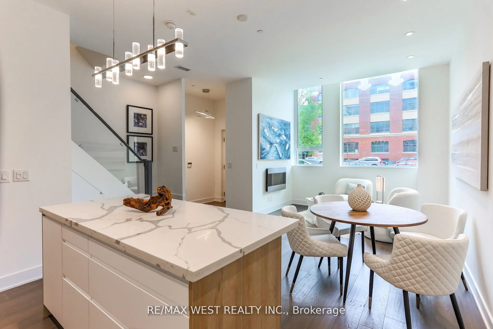 508 Wellington Street W, #TH02