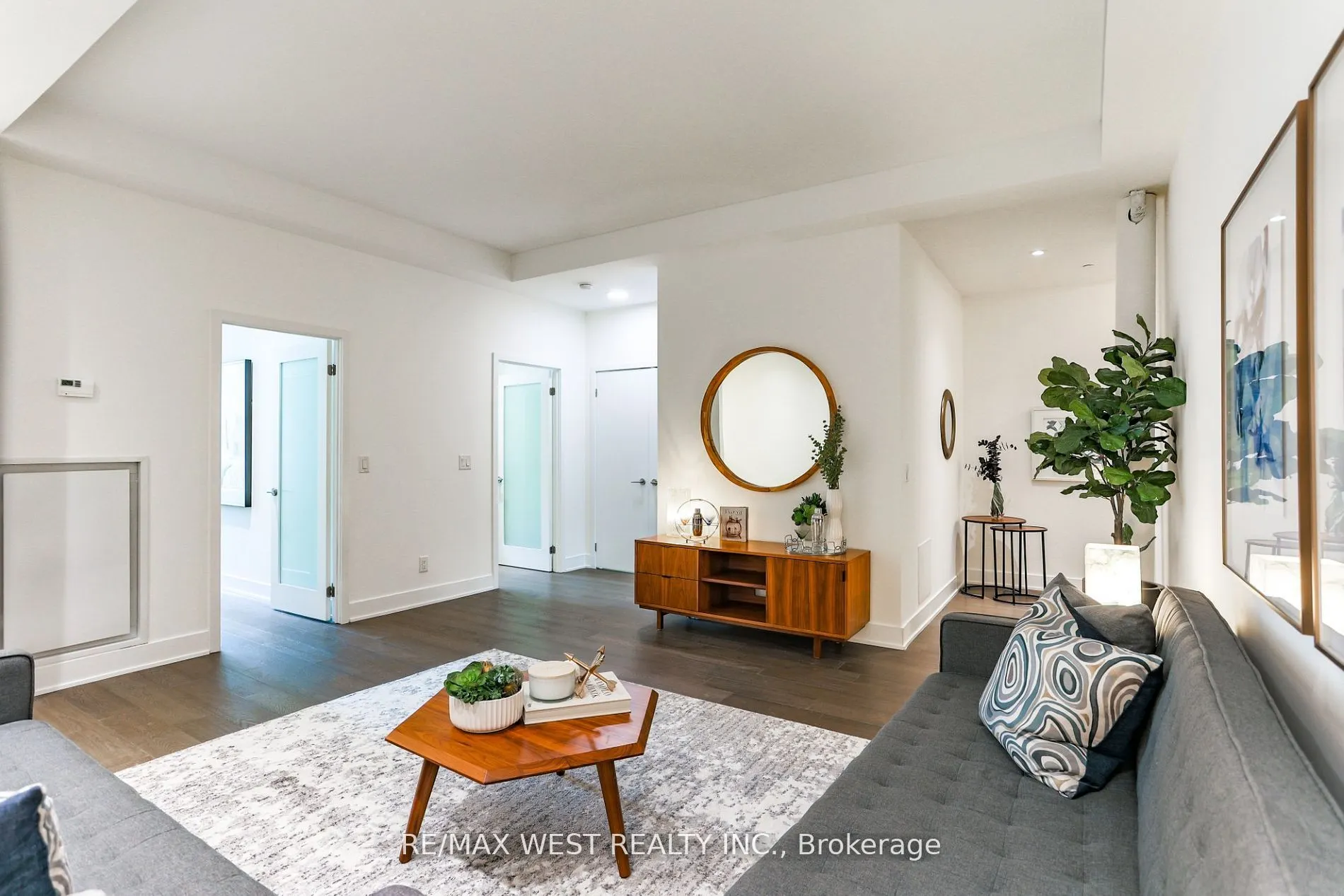 508 Wellington Street W, #TH02