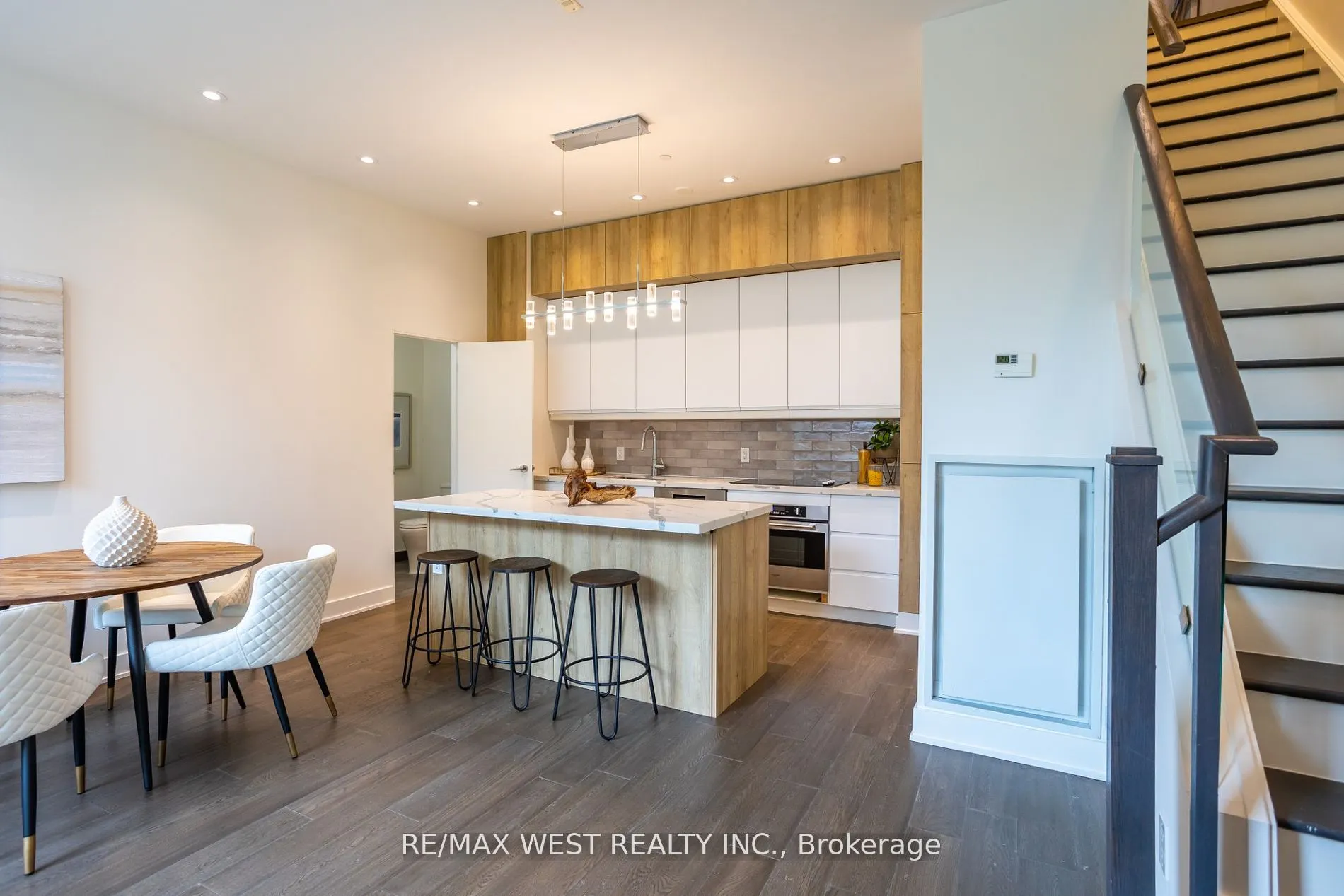 508 Wellington Street W, #TH02