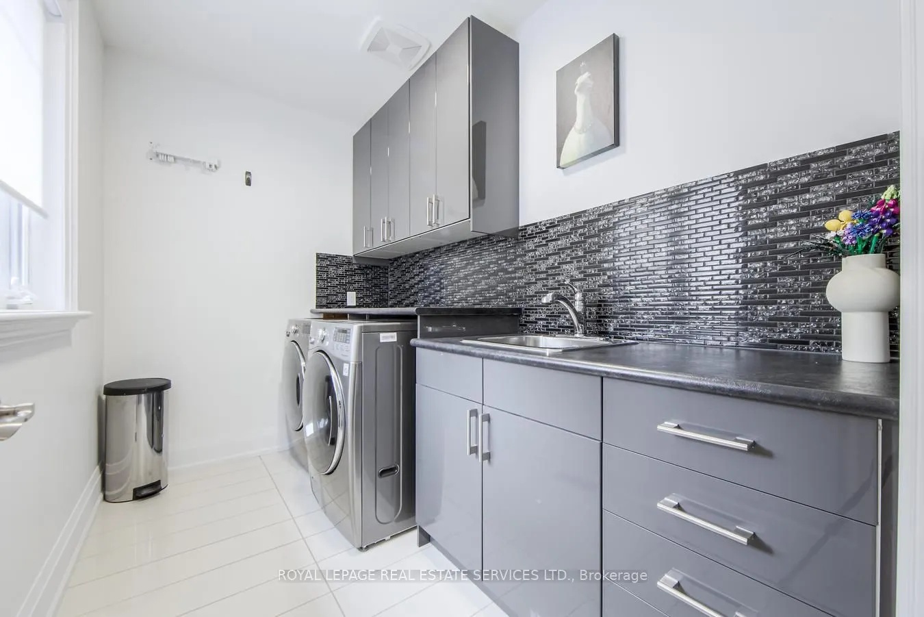 21A Roycrest Avenue