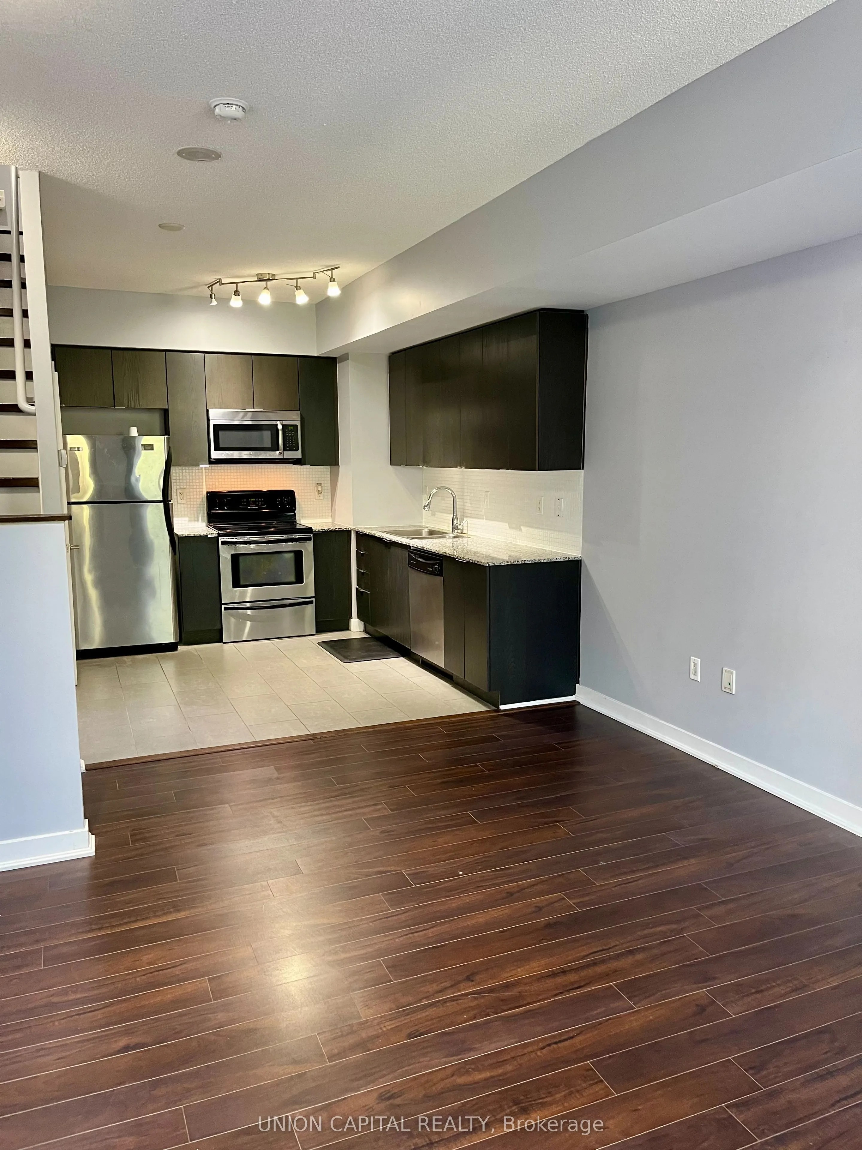 15 Brunel Court, #6