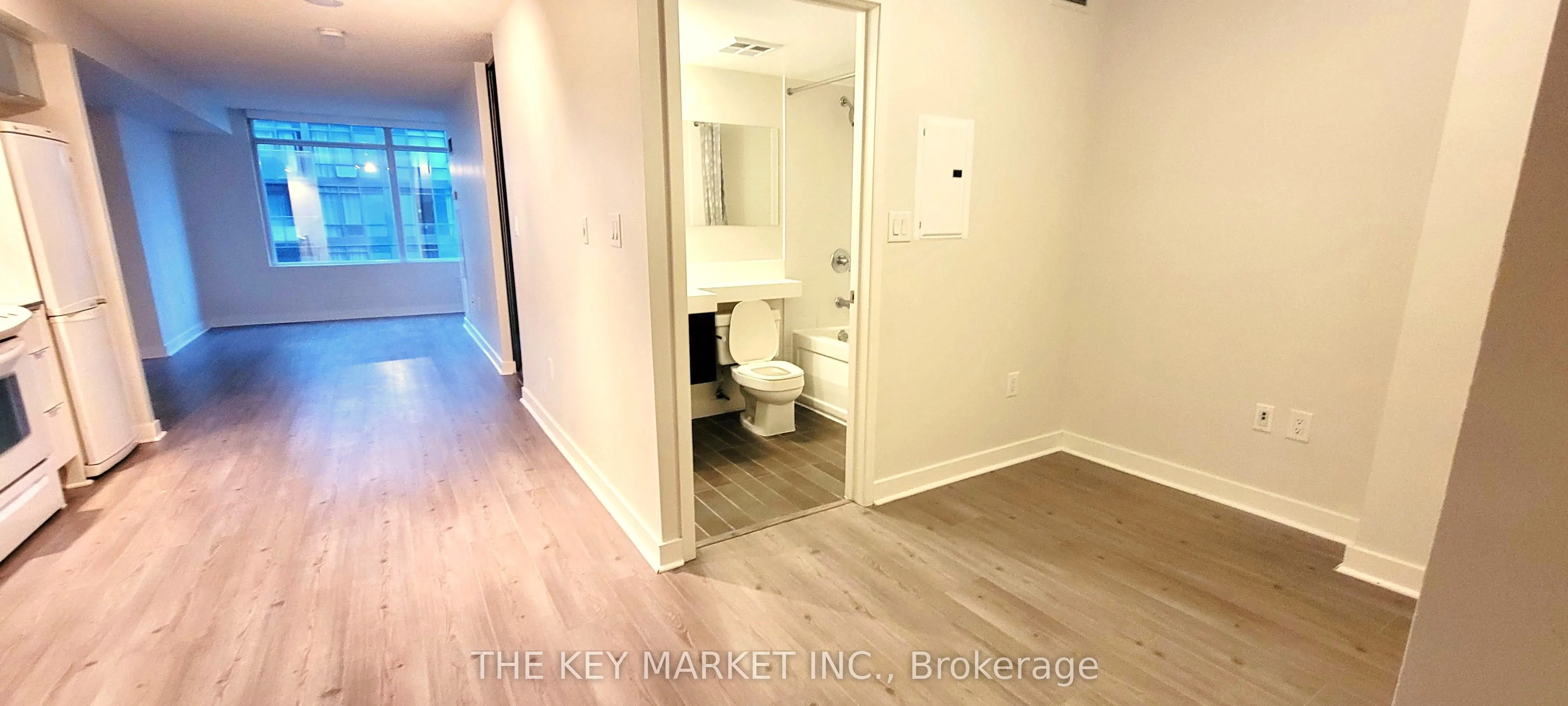 25 Telegram Mews, #1805