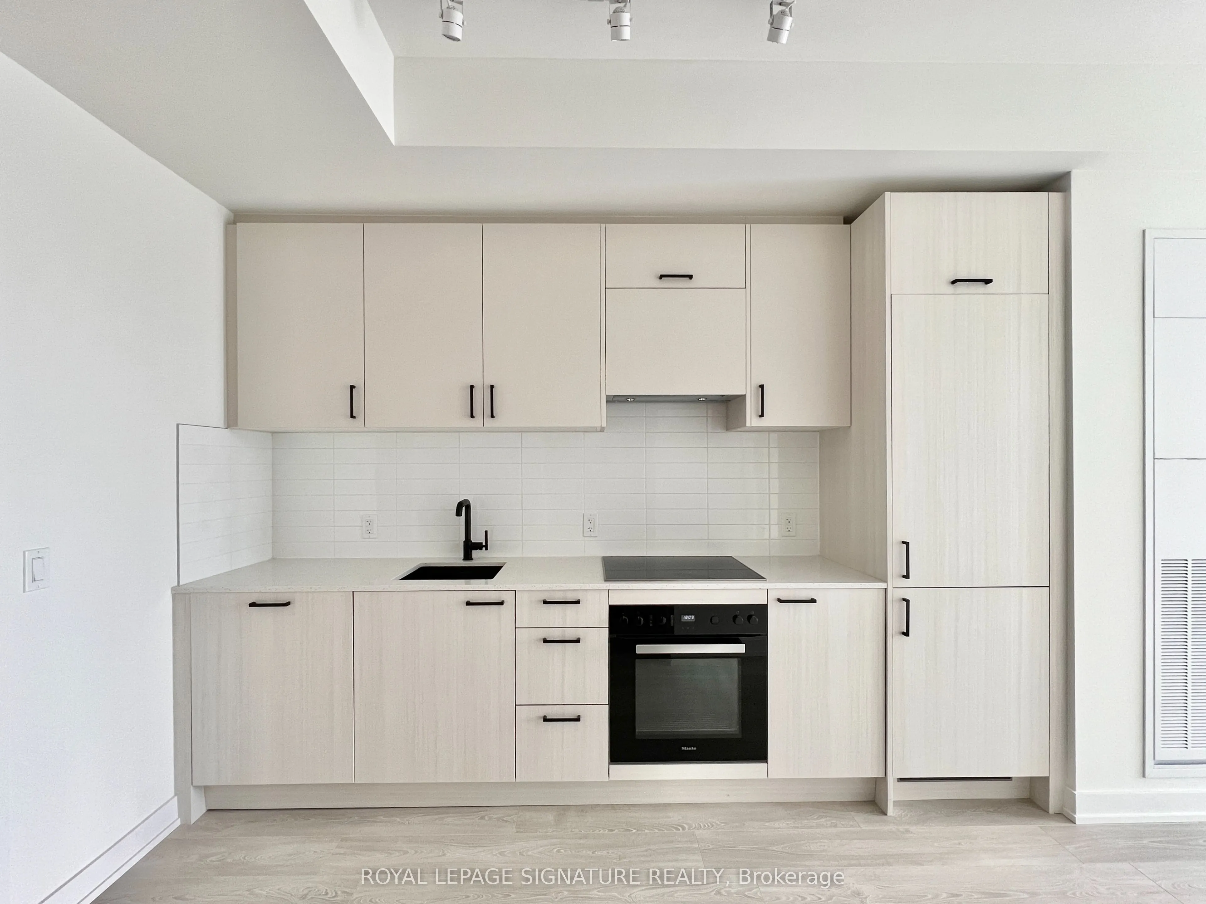 1 Kyle Lowry Road, #322