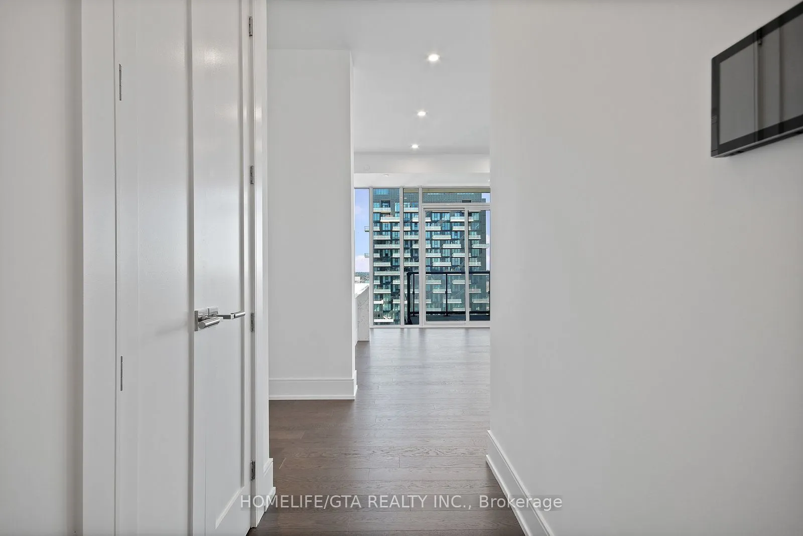 10 Inn On The Park Drive, #3704