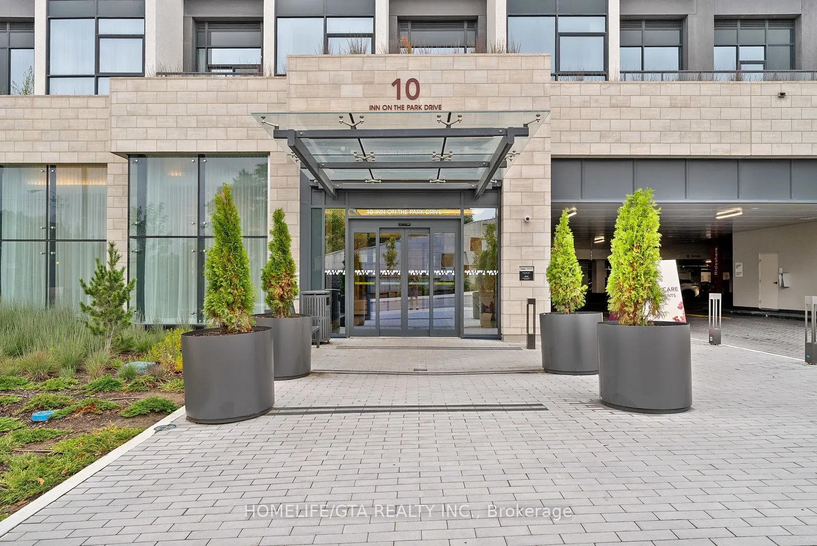 10 Inn On The Park Drive, #3704