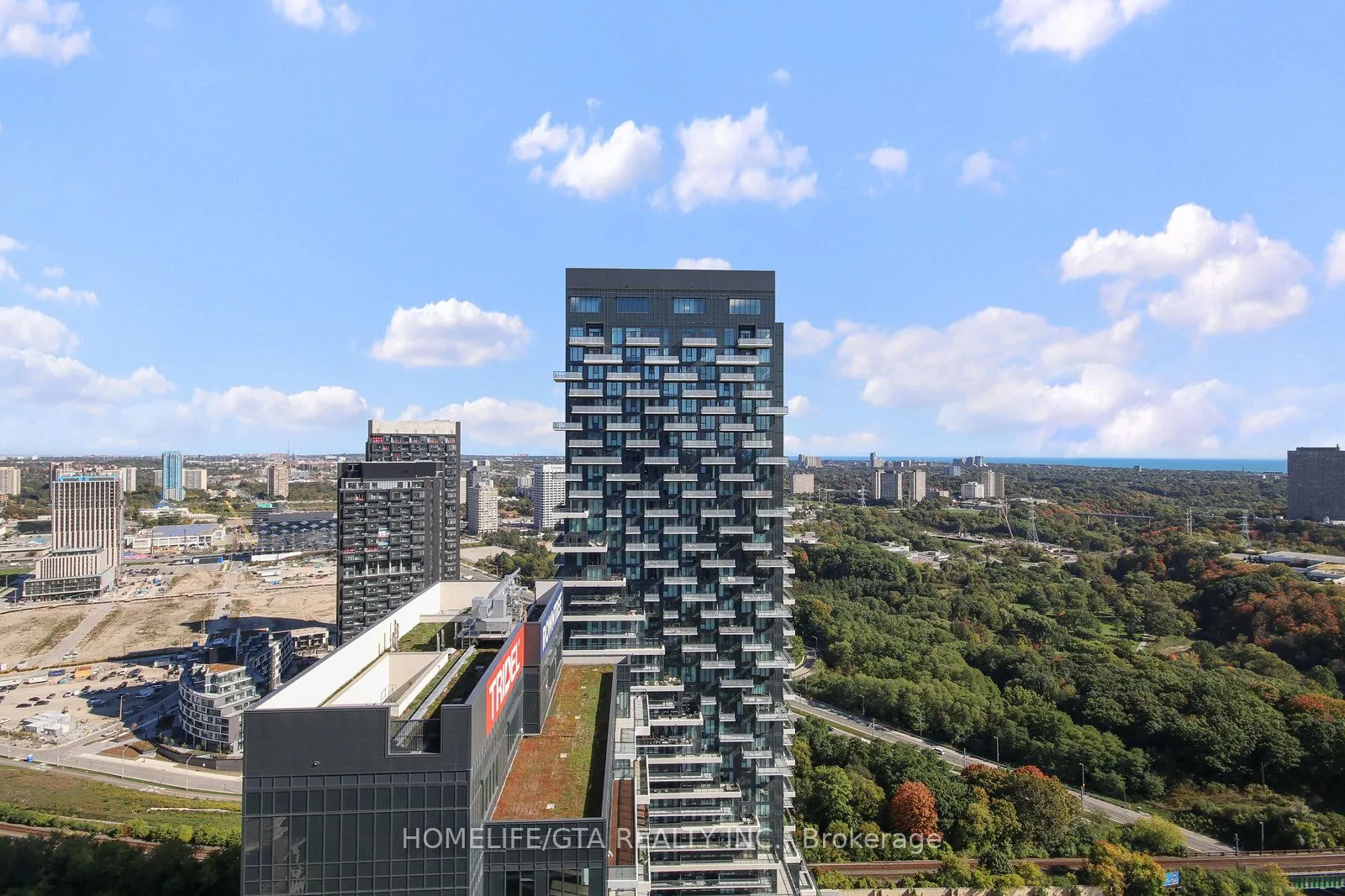 10 Inn On The Park Drive, #3704