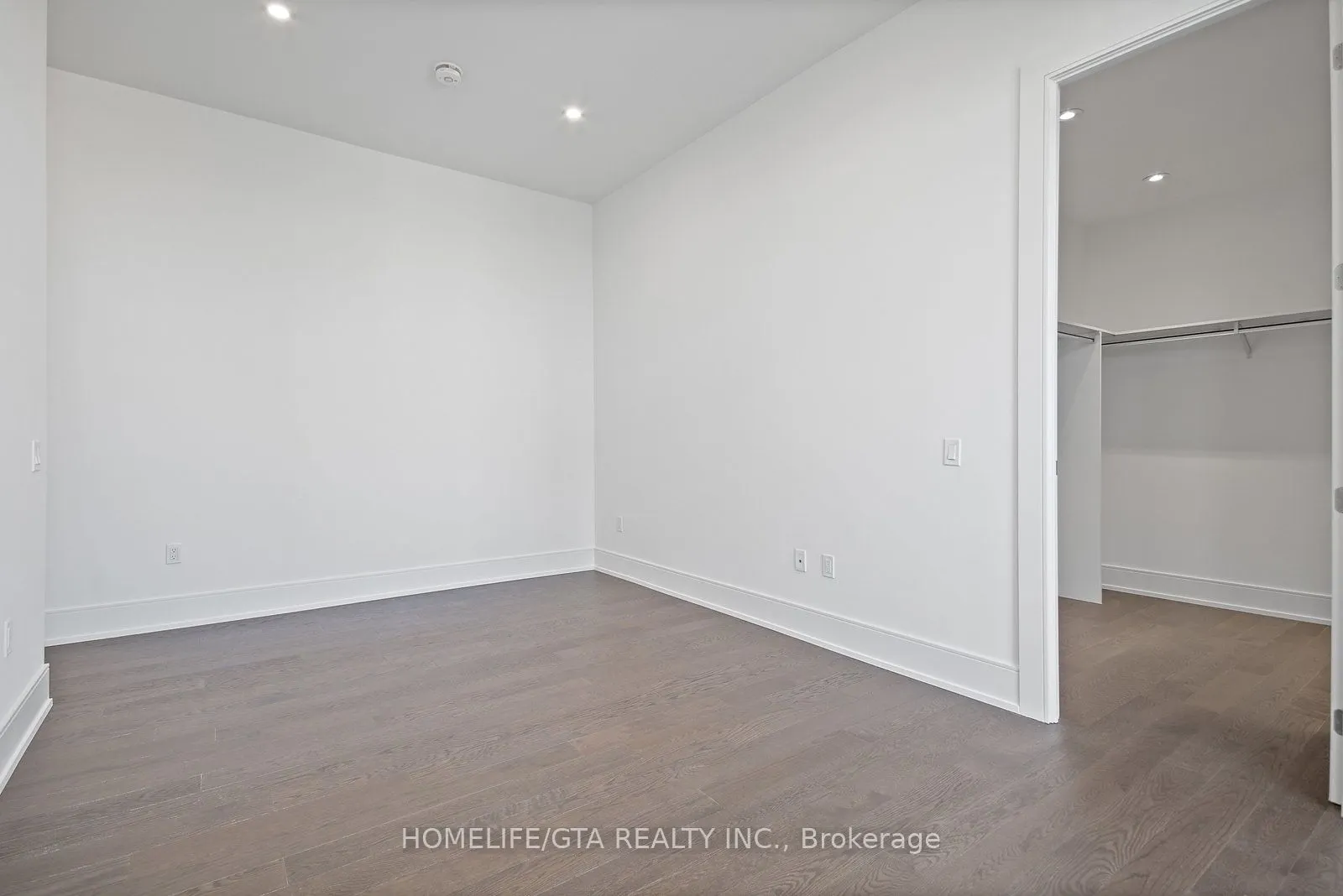 10 Inn On The Park Drive, #3704