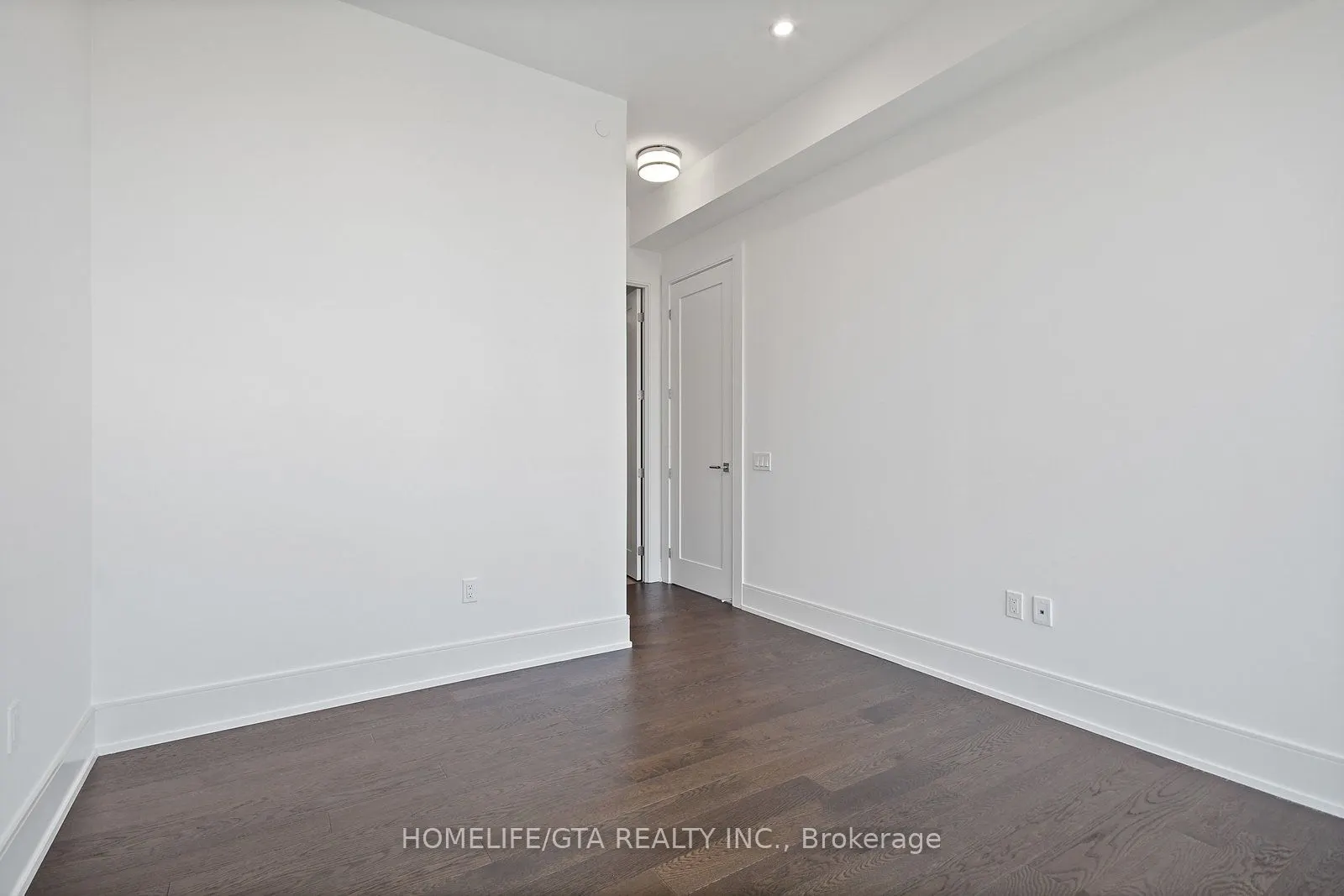 10 Inn On The Park Drive, #3704