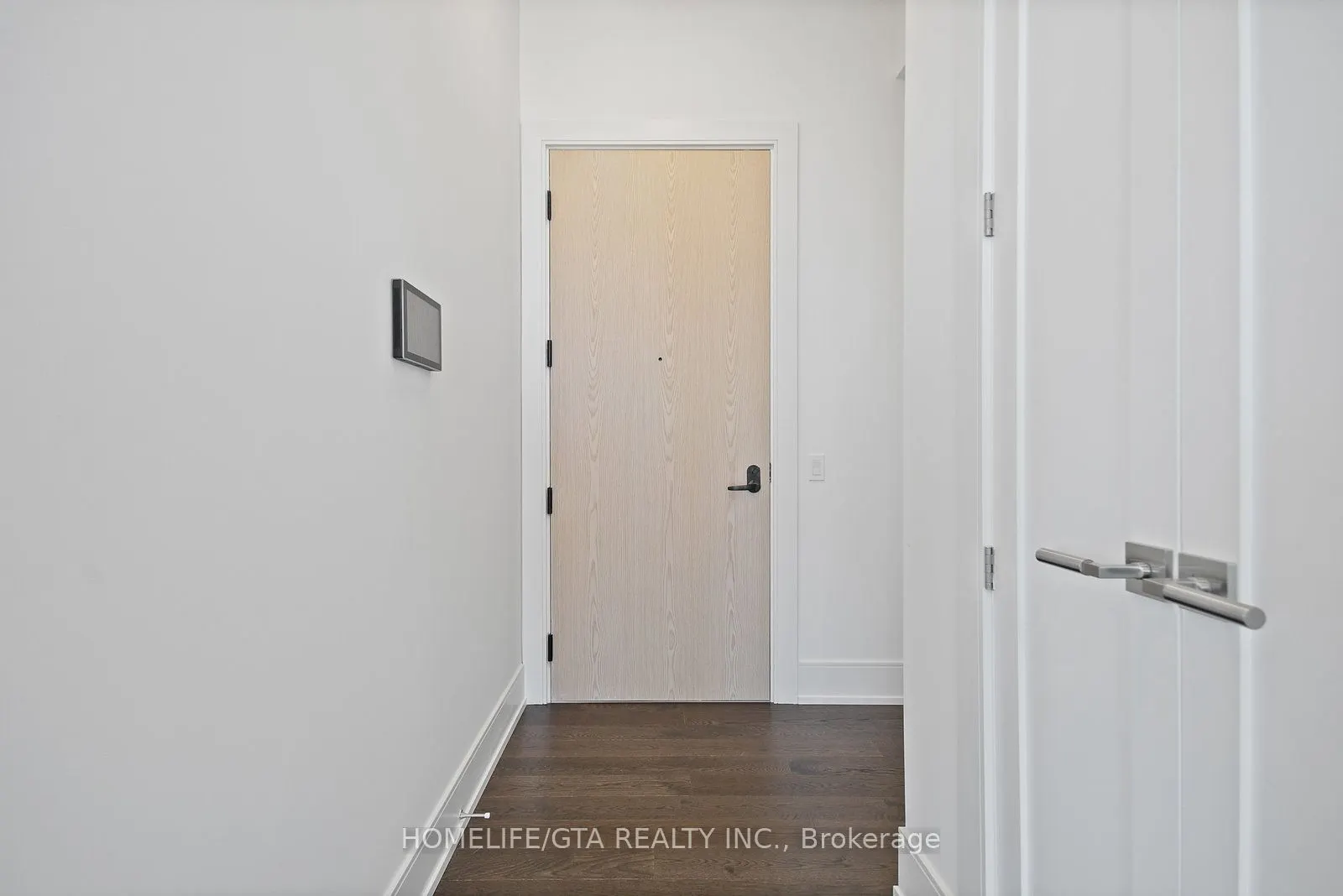 10 Inn On The Park Drive, #3704