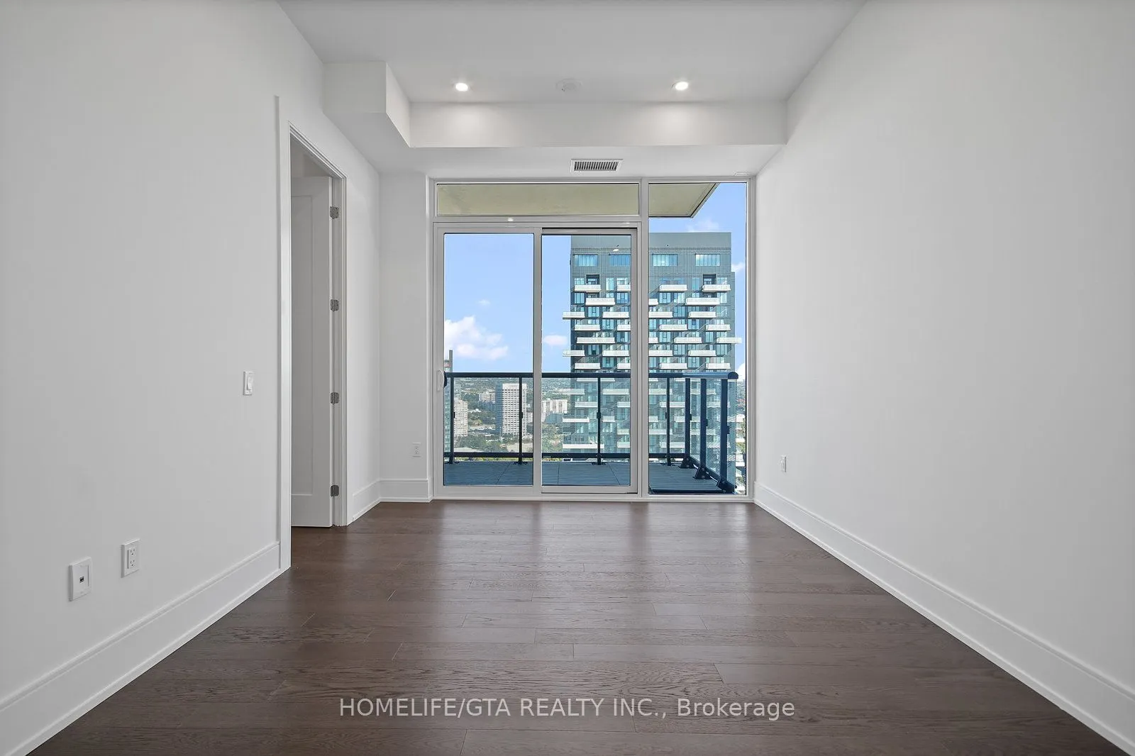 10 Inn On The Park Drive, #3704