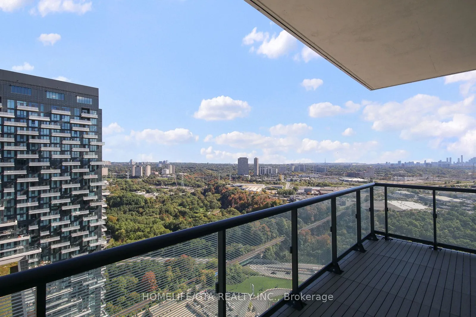 10 Inn On The Park Drive, #3704