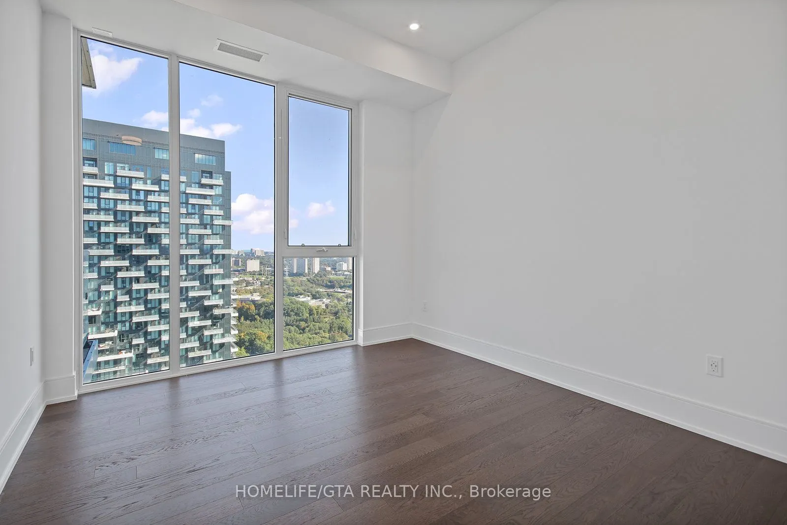 10 Inn On The Park Drive, #3704