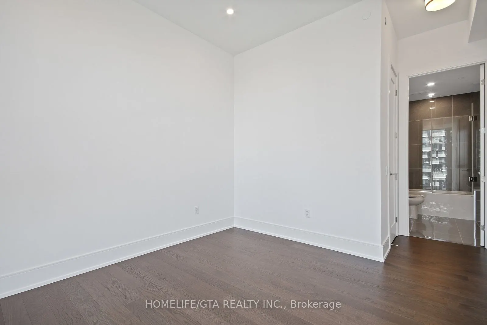 10 Inn On The Park Drive, #3704