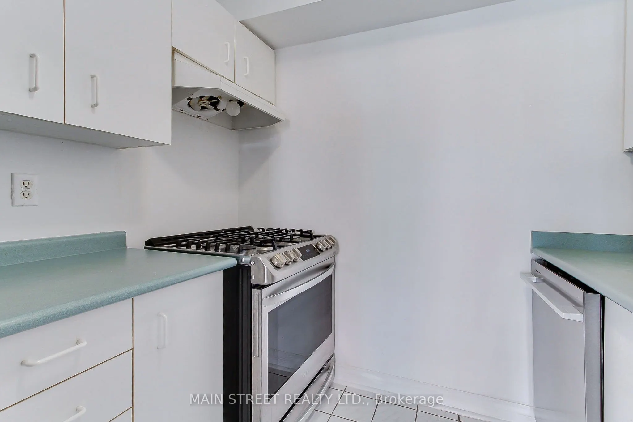108 Redpath Avenue, #25