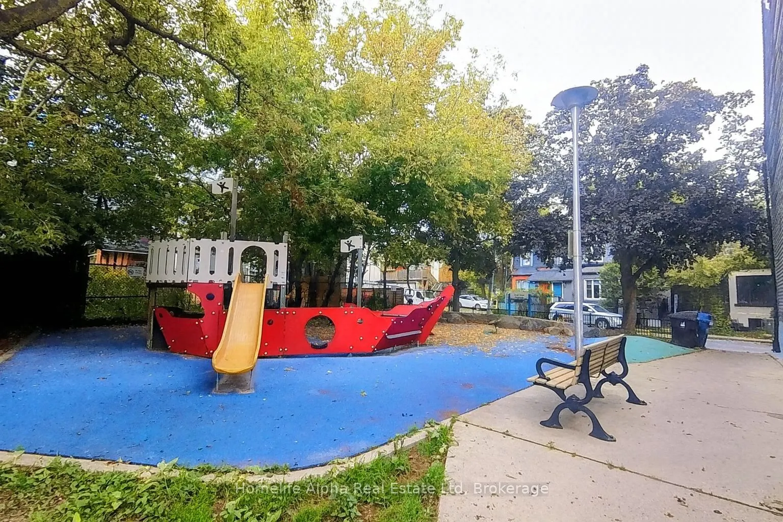 445 B Queen Street E