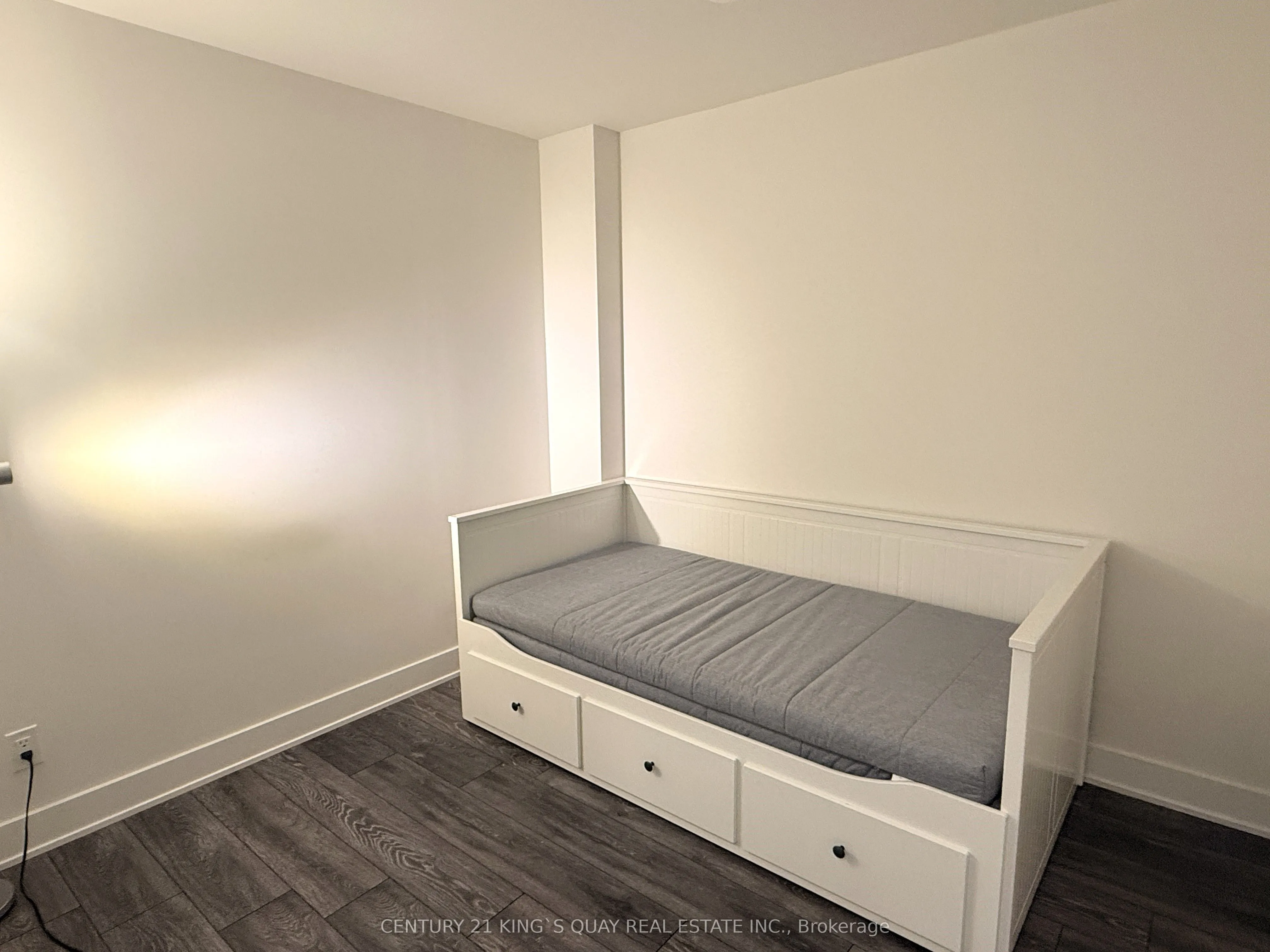 188 Fairview Mall Drive, #18