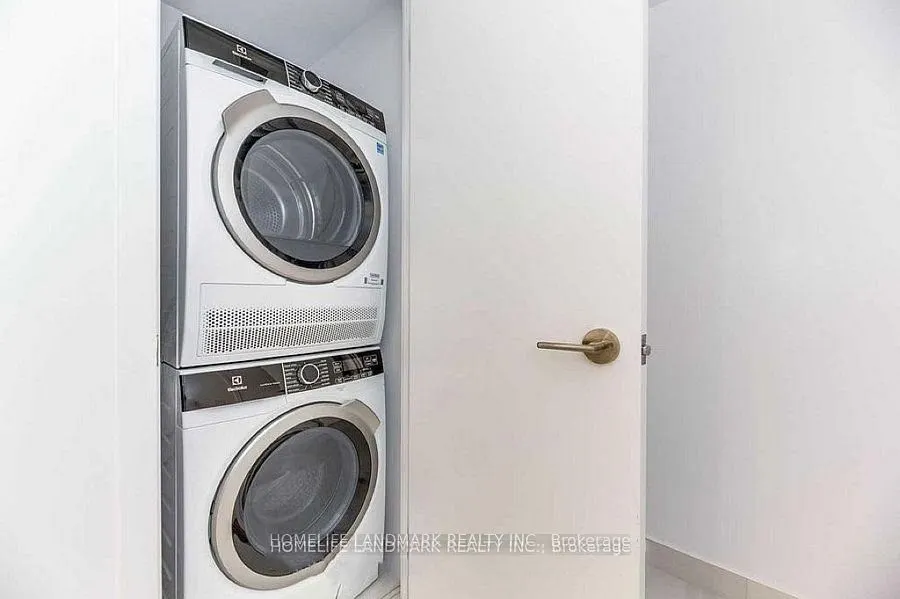 219 Dundas Street E, #1111