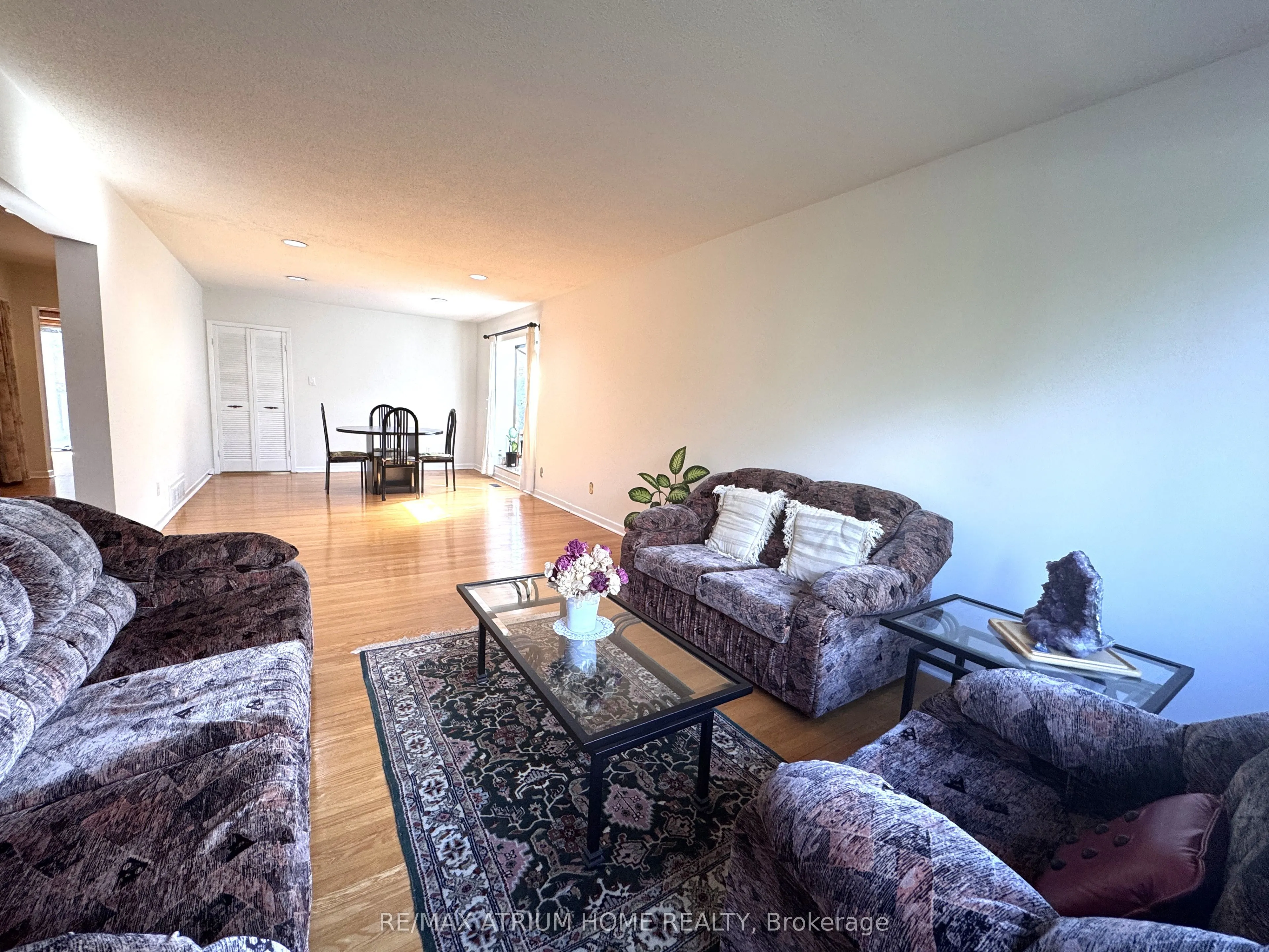 9 Crossen Drive