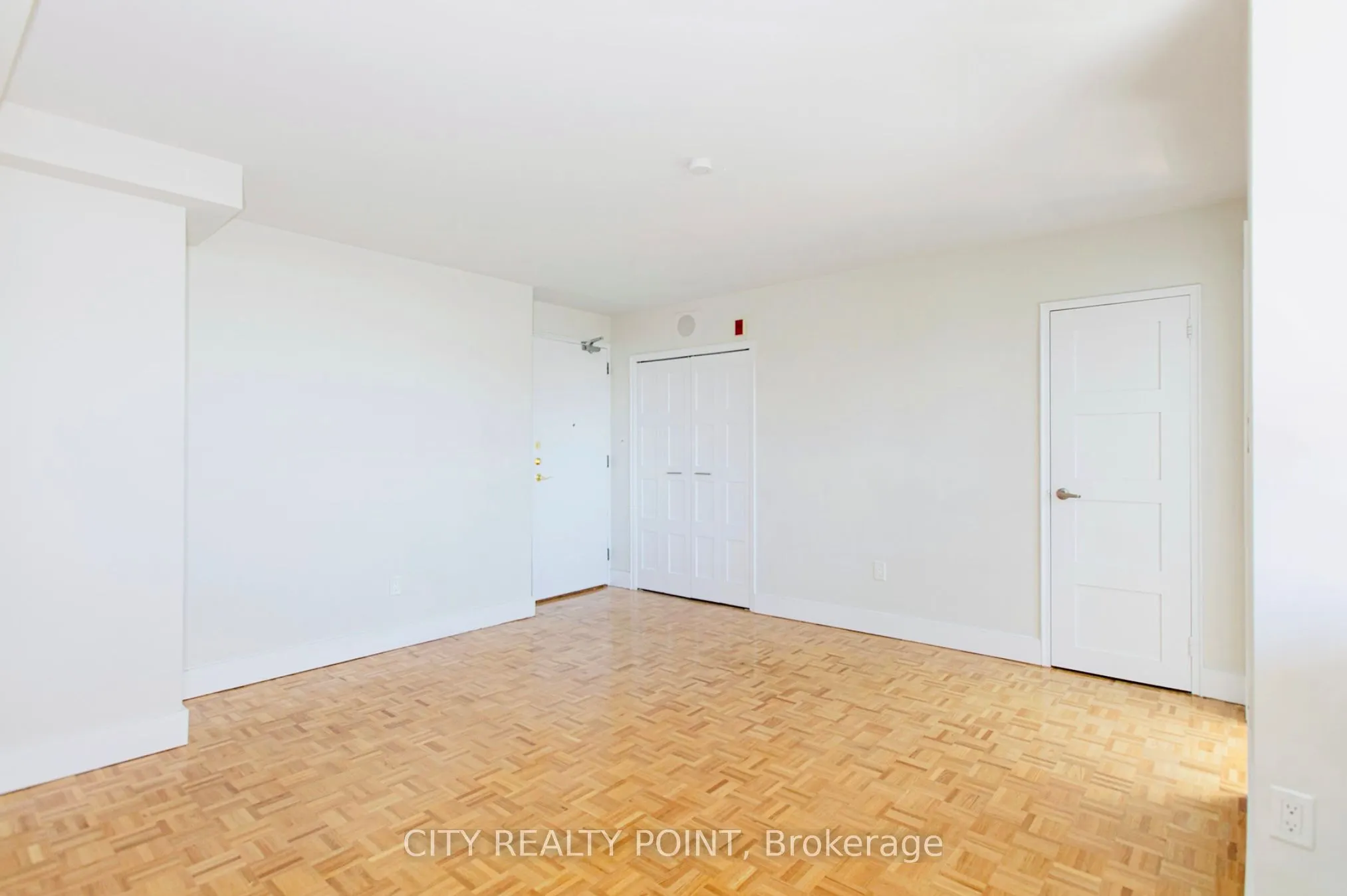 490 Eglinton Street E, #707