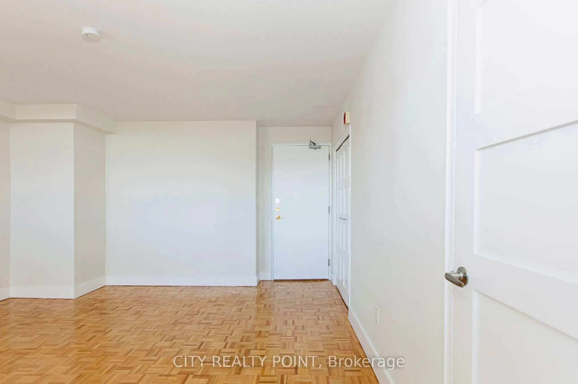 490 Eglinton Street E, #707
