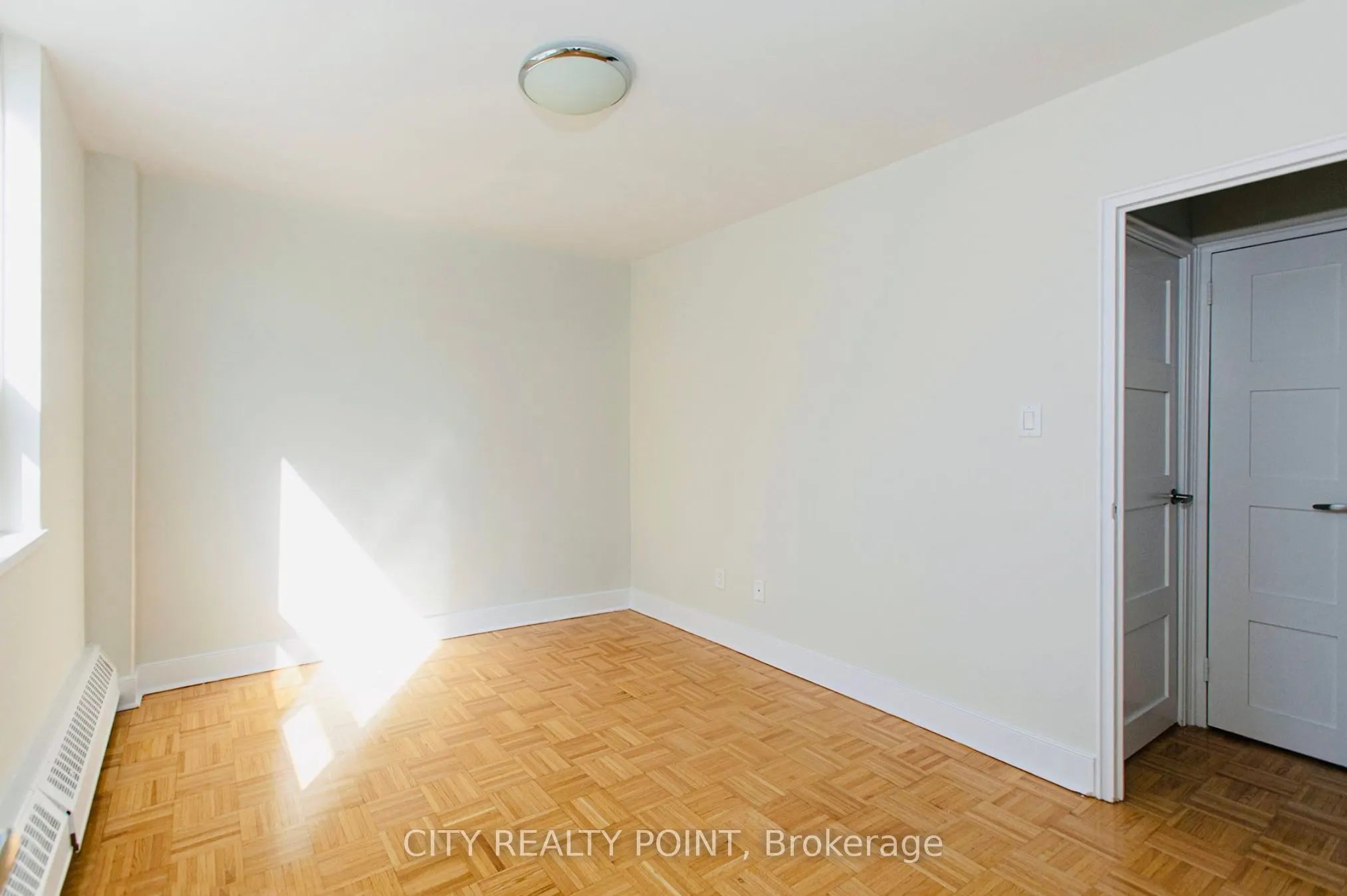 490 Eglinton Street E, #707