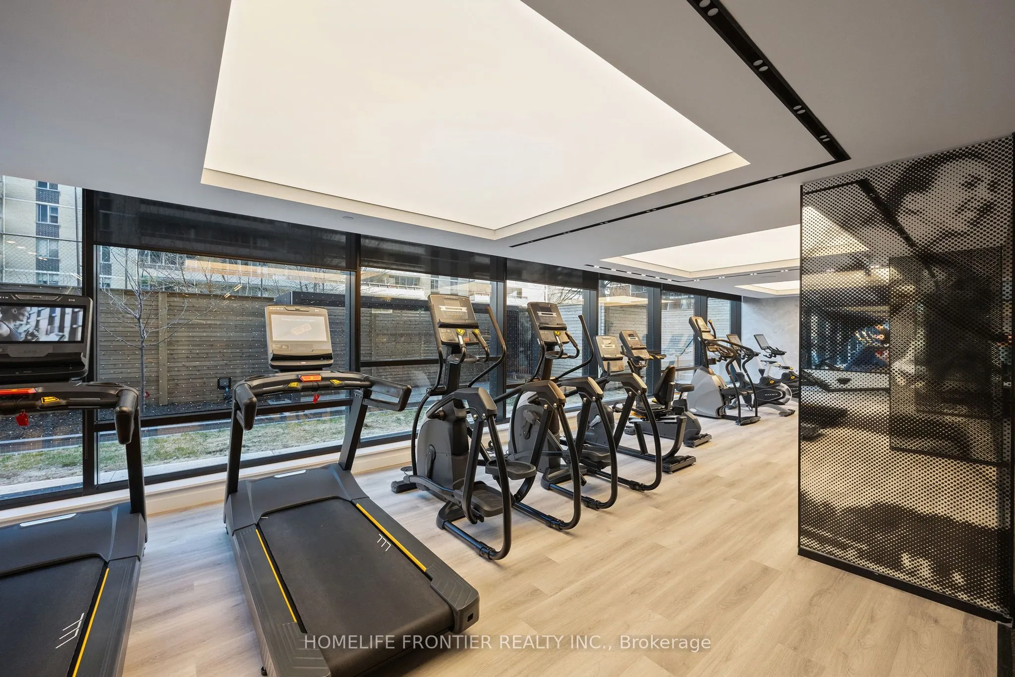 117 Broadway Avenue N, #3211