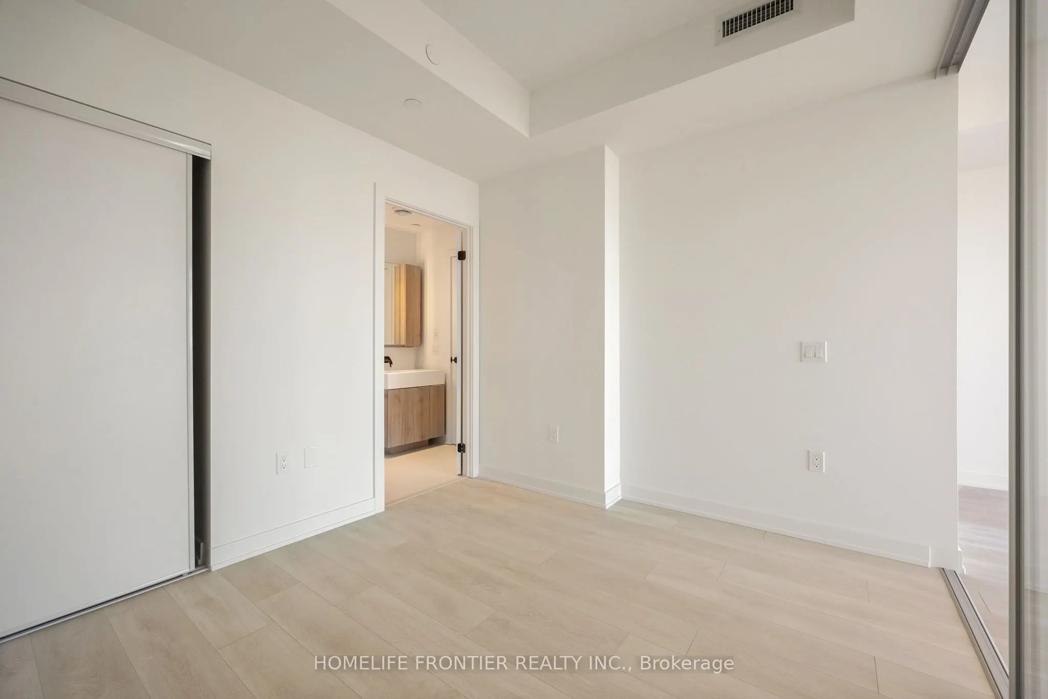117 Broadway Avenue N, #3211
