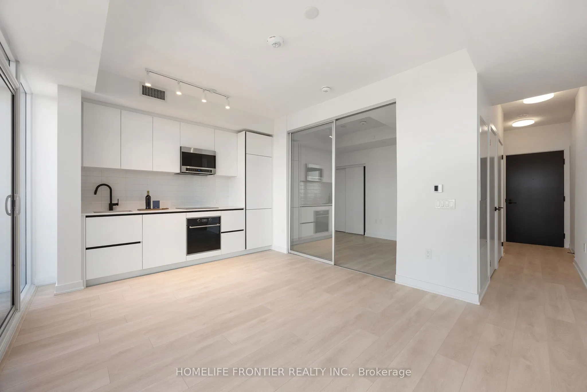 117 Broadway Avenue N, #3211