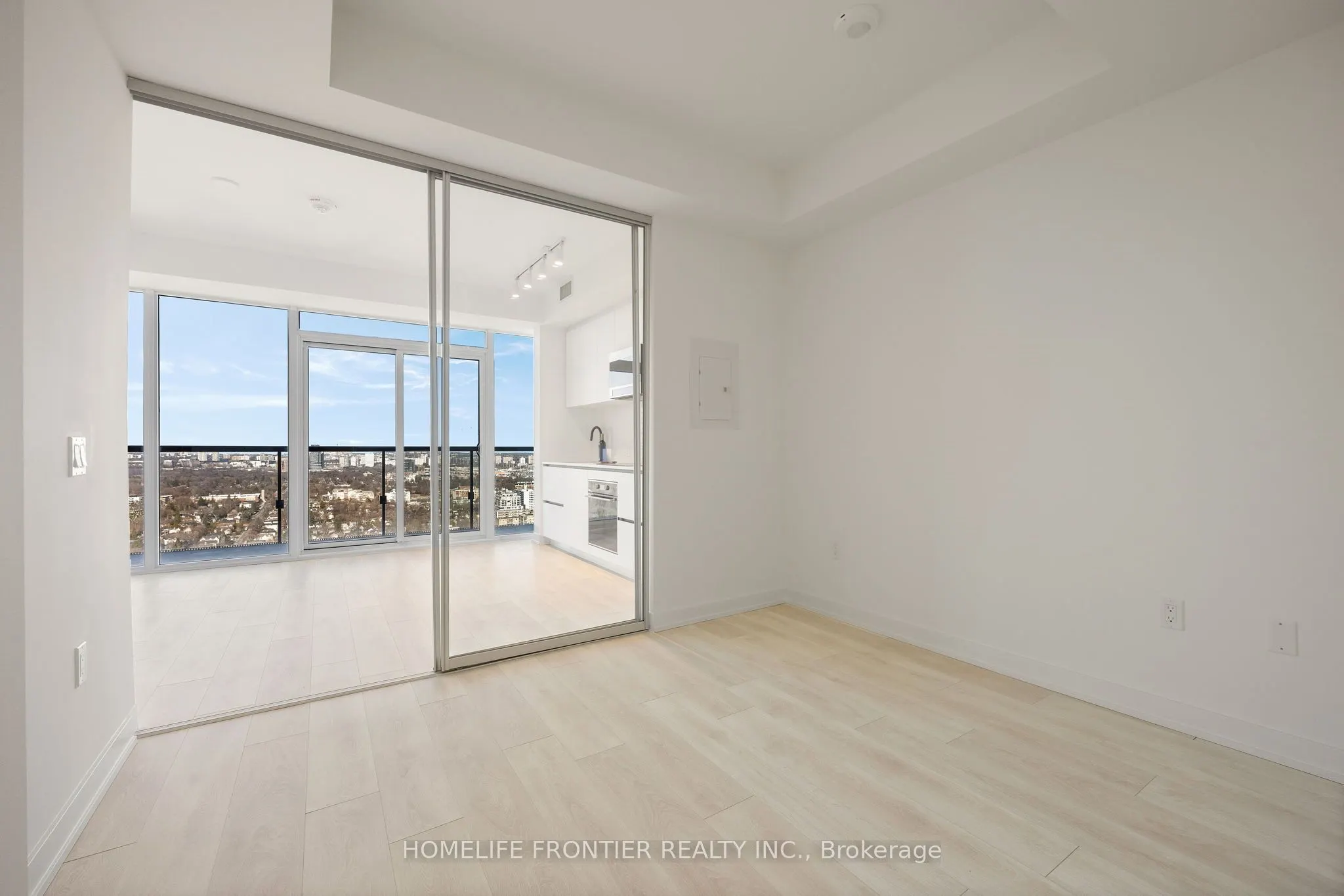 117 Broadway Avenue N, #3211